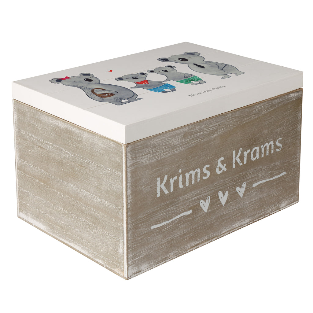 Holzkiste Koala Familie zwei Holzkiste, Kiste, Schatzkiste, Truhe, Schatulle, XXL, Erinnerungsbox, Erinnerungskiste, Dekokiste, Aufbewahrungsbox, Familie, Vatertag, Muttertag, Bruder, Schwester, Mama, Papa, Oma, Opa, Koala, Koalabär, beste Familie, Familienzeit, Familienleben, Koalafamilie, Lieblingsfamilie