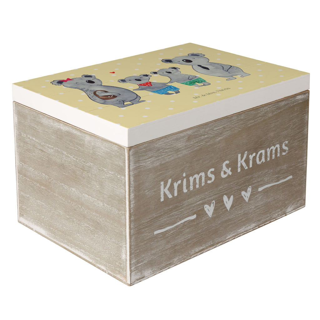 Holzkiste Koala Familie zwei Holzkiste, Kiste, Schatzkiste, Truhe, Schatulle, XXL, Erinnerungsbox, Erinnerungskiste, Dekokiste, Aufbewahrungsbox, Familie, Vatertag, Muttertag, Bruder, Schwester, Mama, Papa, Oma, Opa, Koala, Koalabär, beste Familie, Familienzeit, Familienleben, Koalafamilie, Lieblingsfamilie