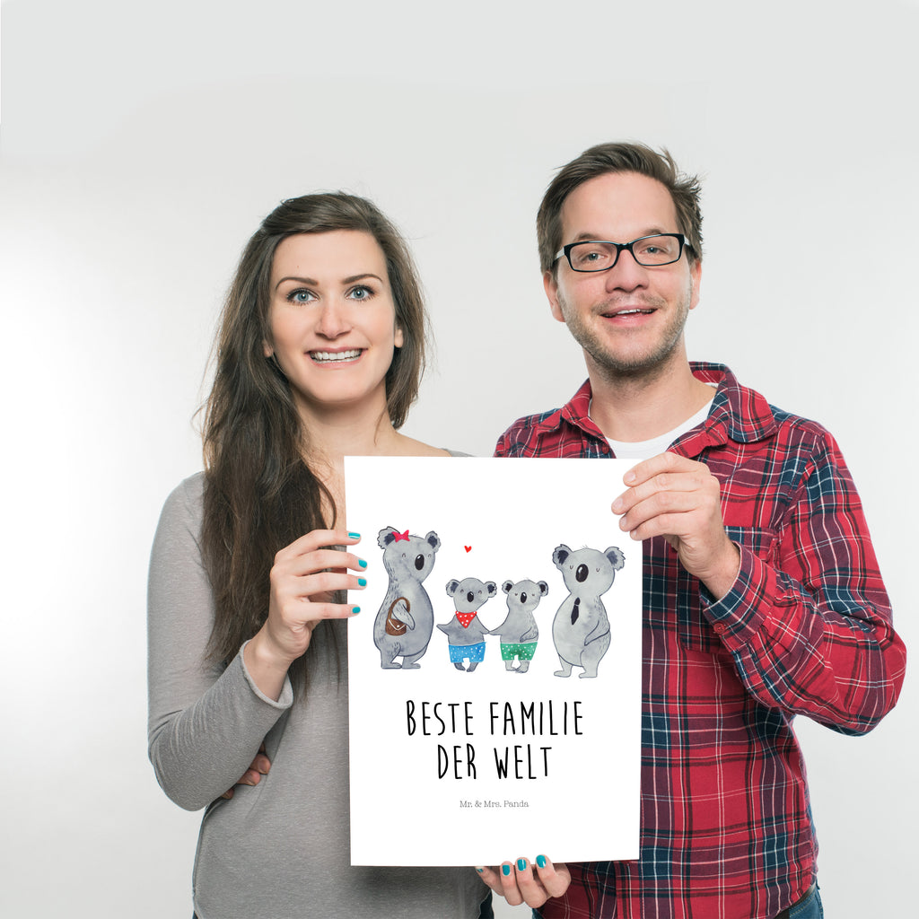 Poster Koala Familie zwei Poster, Wandposter, Bild, Wanddeko, Küchenposter, Kinderposter, Wanddeko Bild, Raumdekoration, Wanddekoration, Handgemaltes Poster, Mr. & Mrs. Panda Poster, Designposter, Kunstdruck, Posterdruck, Familie, Vatertag, Muttertag, Bruder, Schwester, Mama, Papa, Oma, Opa, Koala, Koalabär, beste Familie, Familienzeit, Familienleben, Koalafamilie, Lieblingsfamilie