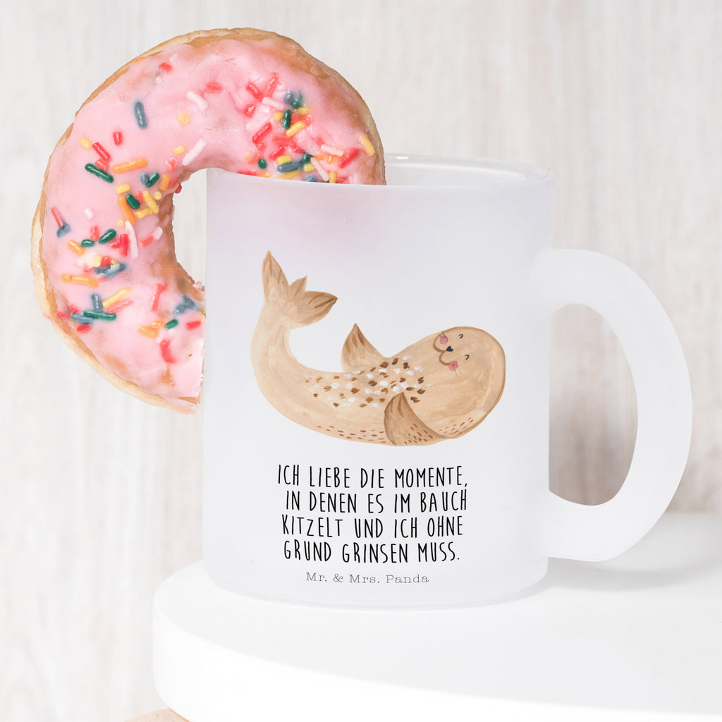 Teetasse Robbe liegend Teetasse, Teeglas, Teebecher, Tasse mit Henkel, Tasse, Glas Teetasse, Teetasse aus Glas, Tiermotive, Gute Laune, lustige Sprüche, Tiere, Robbe, Robben, Seehund, Strand, Meerestier, Ostsee, Nordsee, Lachen, Freude