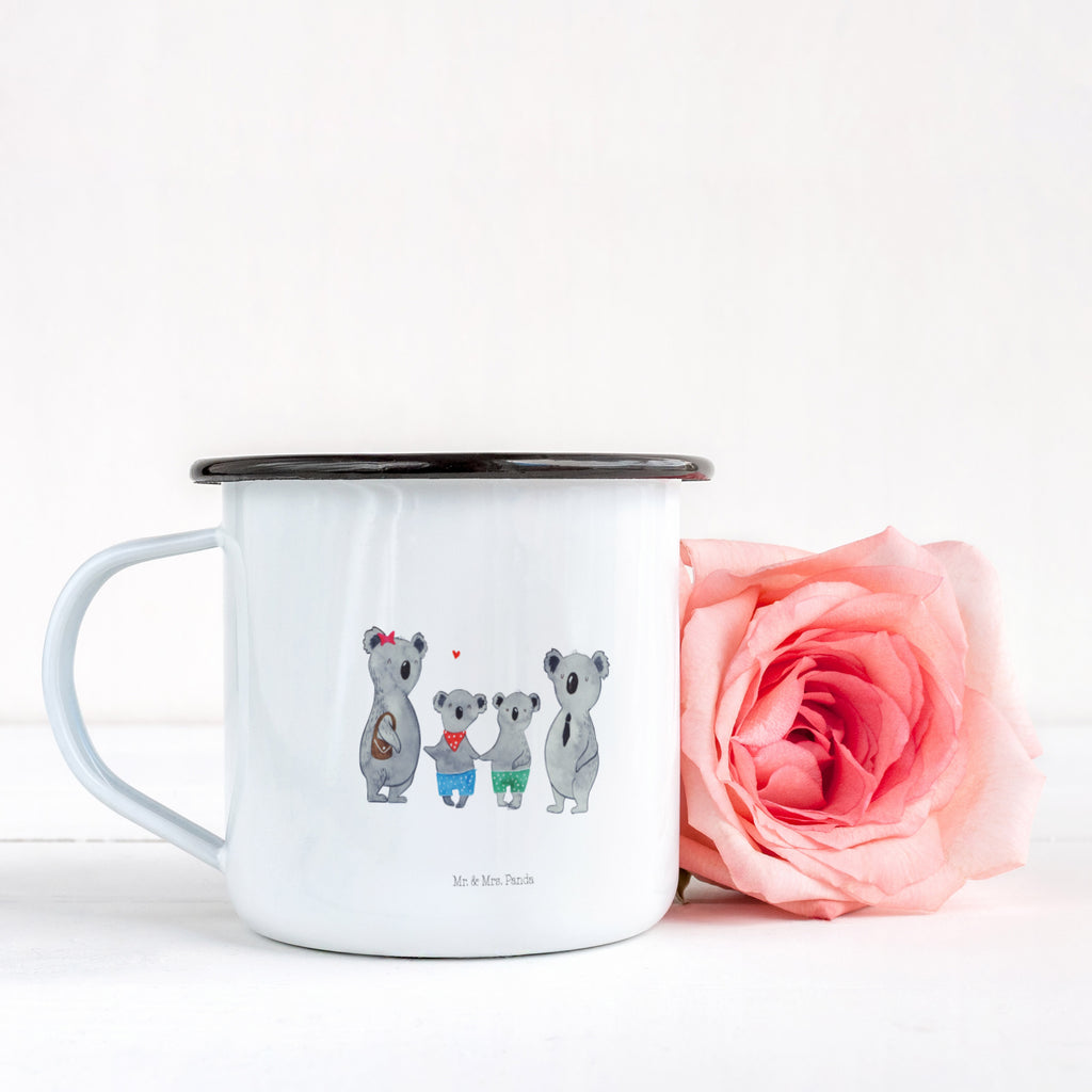 XL Emaille Tasse Koala Familie zwei XL Emaille Tasse, Metalltasse, Kaffeetasse, Tasse, Becher, Kaffeebecher, Camping, Campingbecher, Tassendruck, Metall-Tasse, Deko-Becher, emailliert, Outdoor Tasse, Trinkbecher, bruchsicher, Emaille-Optik, Motivtasse, Outdoor Kaffeetasse, Familie, Vatertag, Muttertag, Bruder, Schwester, Mama, Papa, Oma, Opa, Koala, Koalabär, beste Familie, Familienzeit, Familienleben, Koalafamilie, Lieblingsfamilie