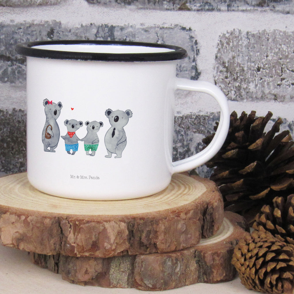 XL Emaille Tasse Koala Familie zwei XL Emaille Tasse, Metalltasse, Kaffeetasse, Tasse, Becher, Kaffeebecher, Camping, Campingbecher, Tassendruck, Metall-Tasse, Deko-Becher, emailliert, Outdoor Tasse, Trinkbecher, bruchsicher, Emaille-Optik, Motivtasse, Outdoor Kaffeetasse, Familie, Vatertag, Muttertag, Bruder, Schwester, Mama, Papa, Oma, Opa, Koala, Koalabär, beste Familie, Familienzeit, Familienleben, Koalafamilie, Lieblingsfamilie