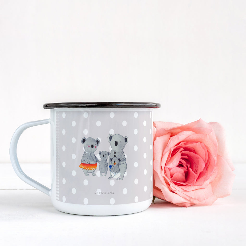 XL Emaille Tasse Koala Familie XL Emaille Tasse, Metalltasse, Kaffeetasse, Tasse, Becher, Kaffeebecher, Camping, Campingbecher, Tassendruck, Metall-Tasse, Deko-Becher, emailliert, Outdoor Tasse, Trinkbecher, bruchsicher, Emaille-Optik, Motivtasse, Outdoor Kaffeetasse, Familie, Vatertag, Muttertag, Bruder, Schwester, Mama, Papa, Oma, Opa, Koala, Koalas, Family, Kinder, Geschwister, Familienleben