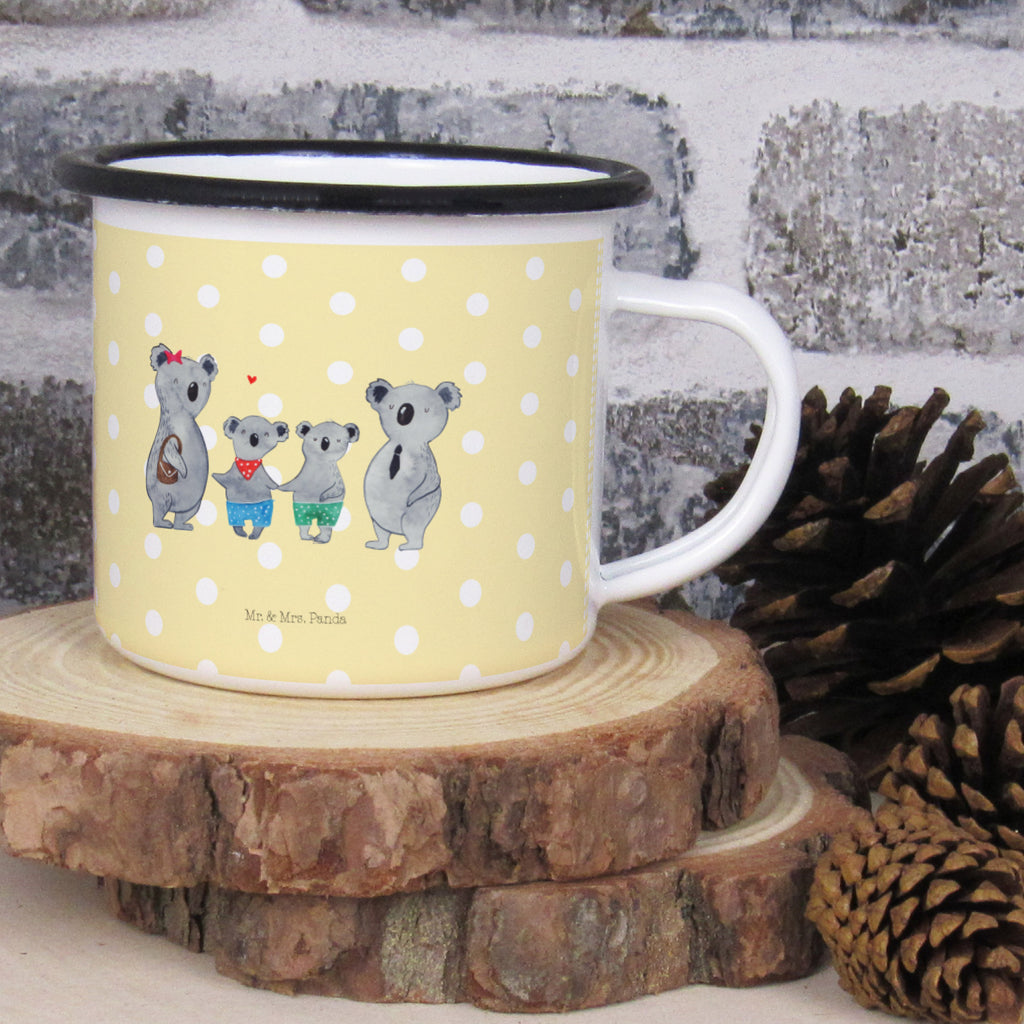 XL Emaille Tasse Koala Familie zwei XL Emaille Tasse, Metalltasse, Kaffeetasse, Tasse, Becher, Kaffeebecher, Camping, Campingbecher, Tassendruck, Metall-Tasse, Deko-Becher, emailliert, Outdoor Tasse, Trinkbecher, bruchsicher, Emaille-Optik, Motivtasse, Outdoor Kaffeetasse, Familie, Vatertag, Muttertag, Bruder, Schwester, Mama, Papa, Oma, Opa, Koala, Koalabär, beste Familie, Familienzeit, Familienleben, Koalafamilie, Lieblingsfamilie