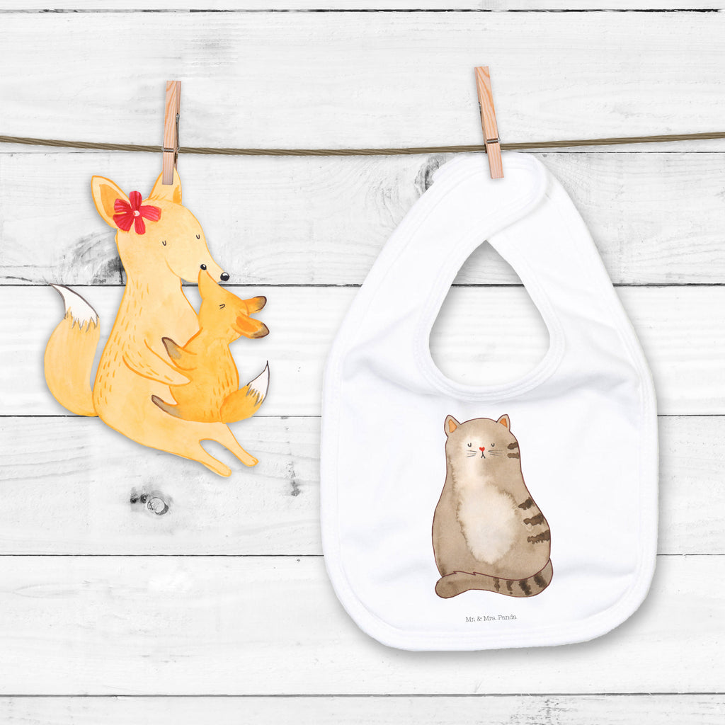 Organic Babylätzchen Katze sitzend Baby, Lätzchen, Spucktuch, Sabberlätzchen, Klettlätzchen, Babygeschenk, Baby Lätzchen, Geschenk für Geburt, Geschenk zur Geburt, Baby Spucktuch, Babyausstattung, Geschenkidee für Babyparty, Katze, Katzenmotiv, Katzenfan, Katzendeko, Katzenfreund, Katzenliebhaber, Katzenprodukte, Katzenartikel, Katzenaccessoires, Katzensouvenirs, Katzenliebhaberprodukte, Katzenmotive, Katzen, Kater, Mietze, Cat, Cats, Katzenhalter, Katzenbesitzerin, Haustier, Katzenliebe, Lebensinhalt, Liebe, Mittelpunkt, Familie