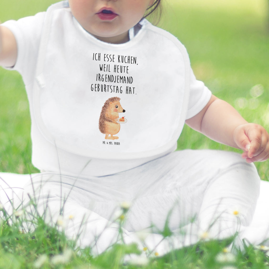 Organic Babylätzchen Igel mit Kuchenstück Baby, Lätzchen, Spucktuch, Sabberlätzchen, Klettlätzchen, Babygeschenk, Baby Lätzchen, Geschenk für Geburt, Geschenk zur Geburt, Baby Spucktuch, Babyausstattung, Geschenkidee für Babyparty, Tiermotive, Gute Laune, lustige Sprüche, Tiere, Igel, Essen Spruch, Kuchen, Backen Geschenk, Kuchen backen, Einladung Party, Geburtstagskuchen, Torte