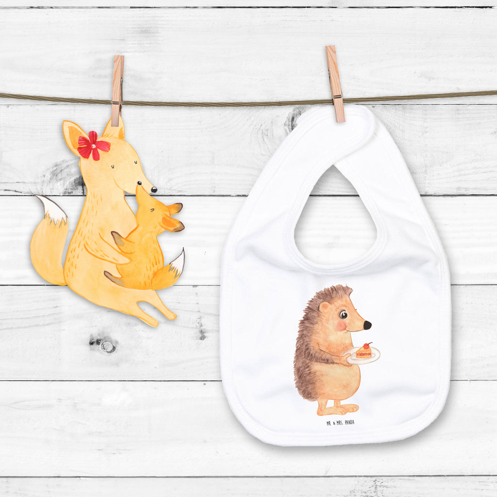 Organic Babylätzchen Igel mit Kuchenstück Baby, Lätzchen, Spucktuch, Sabberlätzchen, Klettlätzchen, Babygeschenk, Baby Lätzchen, Geschenk für Geburt, Geschenk zur Geburt, Baby Spucktuch, Babyausstattung, Geschenkidee für Babyparty, Tiermotive, Gute Laune, lustige Sprüche, Tiere, Igel, Essen Spruch, Kuchen, Backen Geschenk, Kuchen backen, Einladung Party, Geburtstagskuchen, Torte