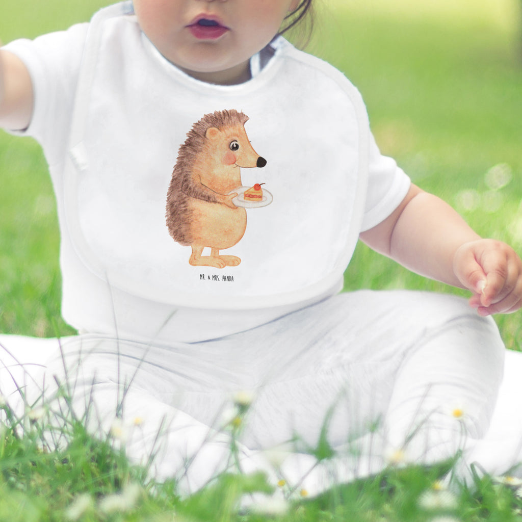 Organic Babylätzchen Igel mit Kuchenstück Baby, Lätzchen, Spucktuch, Sabberlätzchen, Klettlätzchen, Babygeschenk, Baby Lätzchen, Geschenk für Geburt, Geschenk zur Geburt, Baby Spucktuch, Babyausstattung, Geschenkidee für Babyparty, Tiermotive, Gute Laune, lustige Sprüche, Tiere, Igel, Essen Spruch, Kuchen, Backen Geschenk, Kuchen backen, Einladung Party, Geburtstagskuchen, Torte