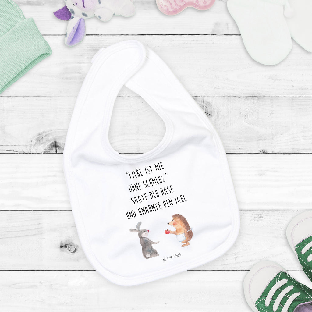 Organic Babylätzchen Liebe ist nie ohne Schmerz Baby, Lätzchen, Spucktuch, Sabberlätzchen, Klettlätzchen, Babygeschenk, Baby Lätzchen, Geschenk für Geburt, Geschenk zur Geburt, Baby Spucktuch, Babyausstattung, Geschenkidee für Babyparty, Tiermotive, Gute Laune, lustige Sprüche, Tiere, Igel und Hase, Igel, Hase, Liebe Spruch, Liebeskummer Geschenk, Herzschmerz, Trösten, Trennungsschmerz, Spruch romantisch