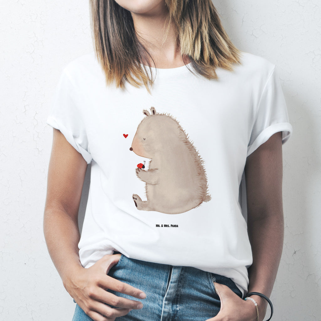 Größe L T-Shirt Bär mit Marienkäfer T-Shirt, Shirt, Tshirt, Lustiges T-Shirt, T-Shirt mit Spruch, Party, Junggesellenabschied, Jubiläum, Geburstag, Herrn, Damen, Männer, Frauen, Schlafshirt, Nachthemd, Sprüche, Bär, Teddy, Teddybär, Marienkäfer, Liebe, Freiheit, Motivation, Das Leben ist schön