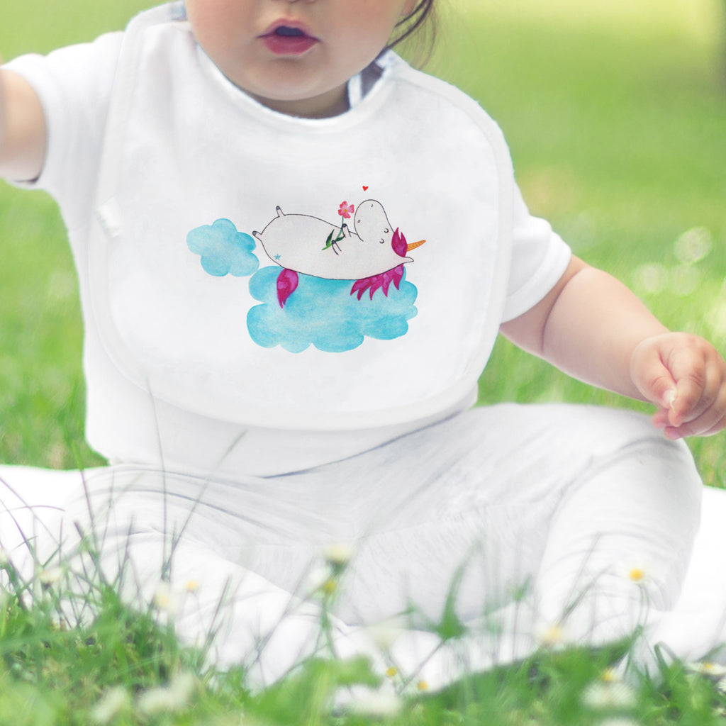 Organic Babylätzchen Einhorn verliebt auf Wolke Baby, Lätzchen, Spucktuch, Sabberlätzchen, Klettlätzchen, Babygeschenk, Baby Lätzchen, Geschenk für Geburt, Geschenk zur Geburt, Baby Spucktuch, Babyausstattung, Geschenkidee für Babyparty, Einhorn, Einhörner, Einhorn Deko, Pegasus, Unicorn, verliebt, Liebe, Liebesbeweis, Freundin, Wolke
