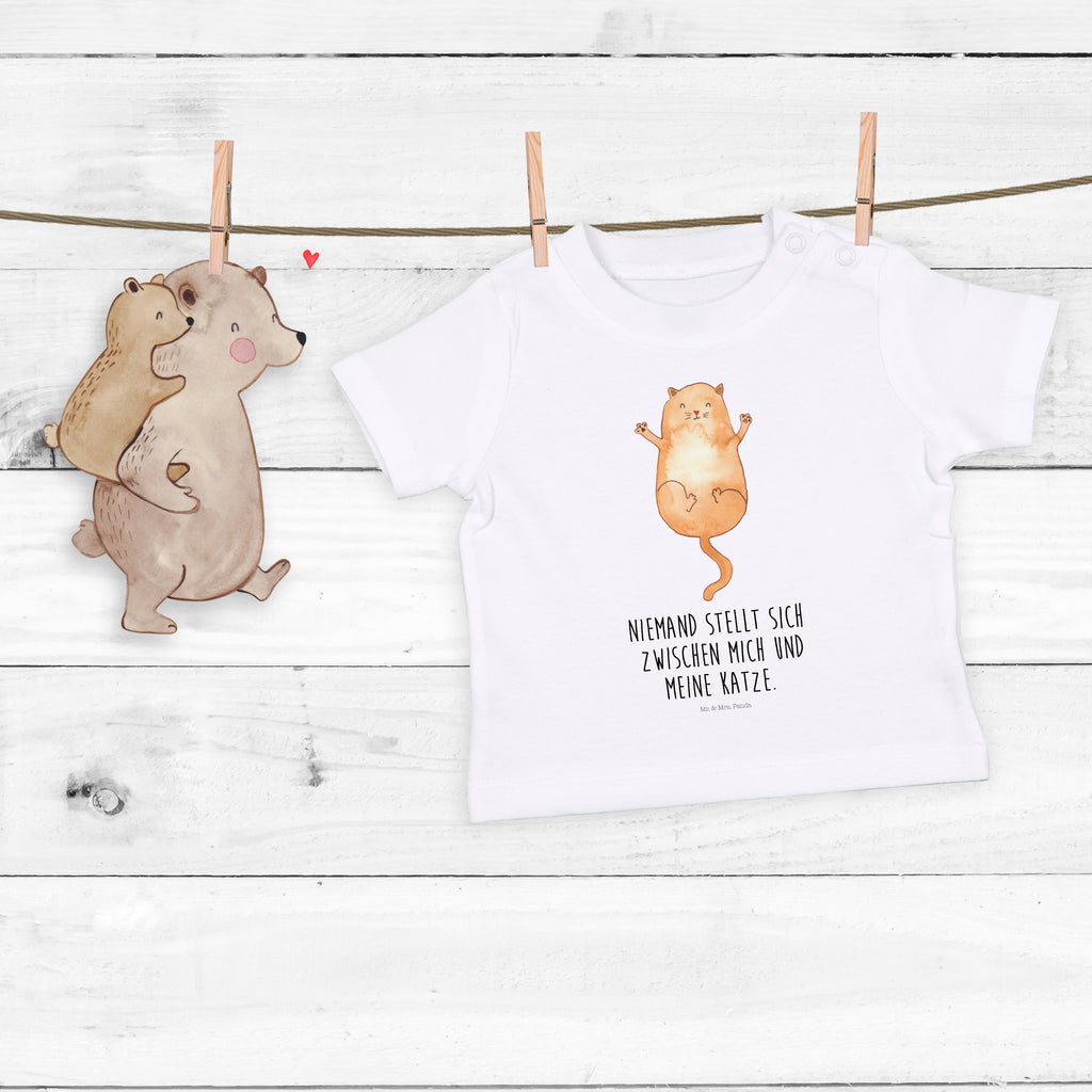Organic Baby Shirt Katzen Umarmen Baby T-Shirt, Jungen Baby T-Shirt, Mädchen Baby T-Shirt, Shirt, Katze, Katzenmotiv, Katzenfan, Katzendeko, Katzenfreund, Katzenliebhaber, Katzenprodukte, Katzenartikel, Katzenaccessoires, Katzensouvenirs, Katzenliebhaberprodukte, Katzenmotive, Katzen, Kater, Mietze, Cat, Cats, Katzenhalter, Katzenbesitzerin, Haustier, Freundin, Freunde, beste Freunde, Liebe, Katzenliebe, Familie