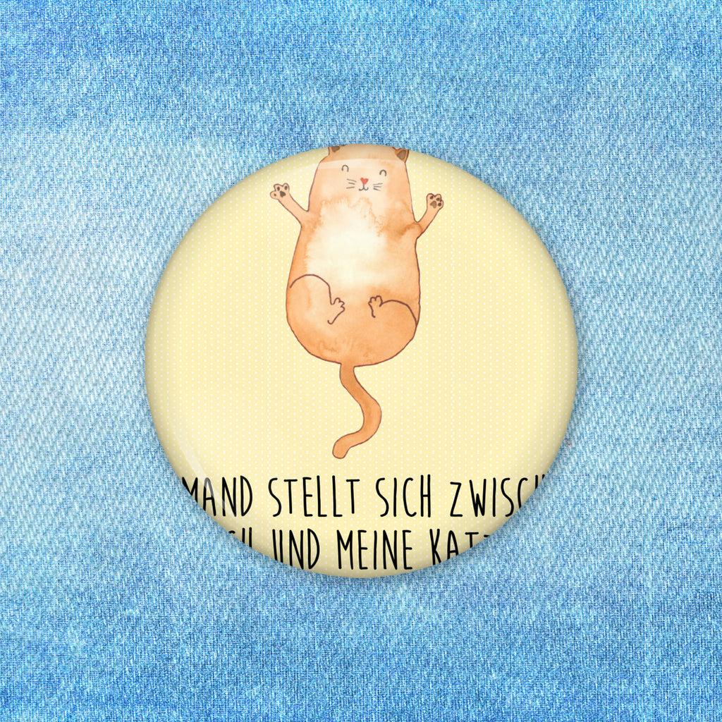 50mm Button Katzen Umarmen 50mm Button, Button, Pin, Anstecknadel, Katze, Katzenmotiv, Katzenfan, Katzendeko, Katzenfreund, Katzenliebhaber, Katzenprodukte, Katzenartikel, Katzenaccessoires, Katzensouvenirs, Katzenliebhaberprodukte, Katzenmotive, Katzen, Kater, Mietze, Cat, Cats, Katzenhalter, Katzenbesitzerin, Haustier, Freundin, Freunde, beste Freunde, Liebe, Katzenliebe, Familie