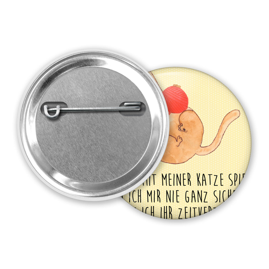 50mm Button Katzen Wollknäul 50mm Button, Button, Pin, Anstecknadel, Katze, Katzenmotiv, Katzenfan, Katzendeko, Katzenfreund, Katzenliebhaber, Katzenprodukte, Katzenartikel, Katzenaccessoires, Katzensouvenirs, Katzenliebhaberprodukte, Katzenmotive, Katzen, Kater, Mietze, Cat, Cats, Katzenhalter, Katzenbesitzerin, Haustier, Wollknäuel, Wolle, Spielen, Spiel, verspielt