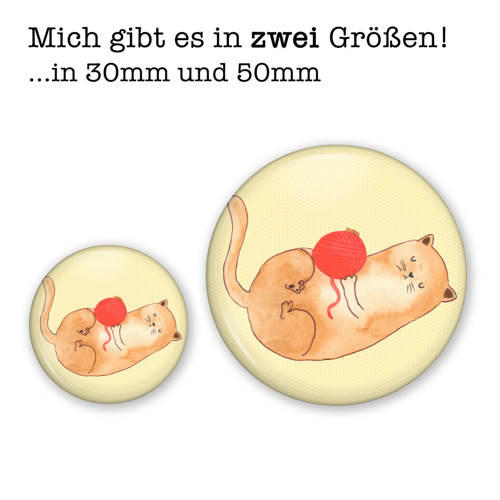 50mm Button Katzen Wollknäul 50mm Button, Button, Pin, Anstecknadel, Katze, Katzenmotiv, Katzenfan, Katzendeko, Katzenfreund, Katzenliebhaber, Katzenprodukte, Katzenartikel, Katzenaccessoires, Katzensouvenirs, Katzenliebhaberprodukte, Katzenmotive, Katzen, Kater, Mietze, Cat, Cats, Katzenhalter, Katzenbesitzerin, Haustier, Wollknäuel, Wolle, Spielen, Spiel, verspielt