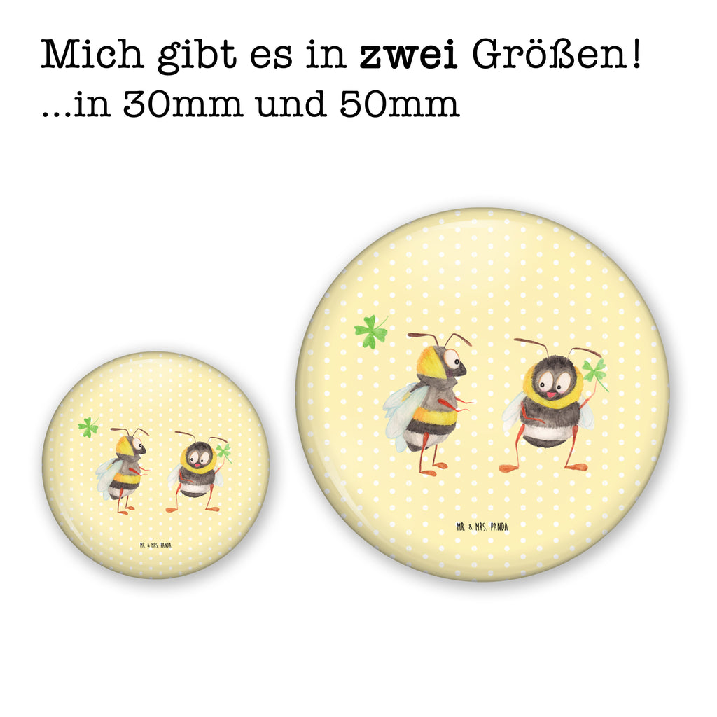 50mm Button Hummeln mit Kleeblatt 50mm Button, Button, Pin, Anstecknadel, Tiermotive, Gute Laune, lustige Sprüche, Tiere, Hummel, Biene, Spruch positiv, Biene Deko, Spruch schön, glücklich sein, glücklich werden, Spruch fröhlich