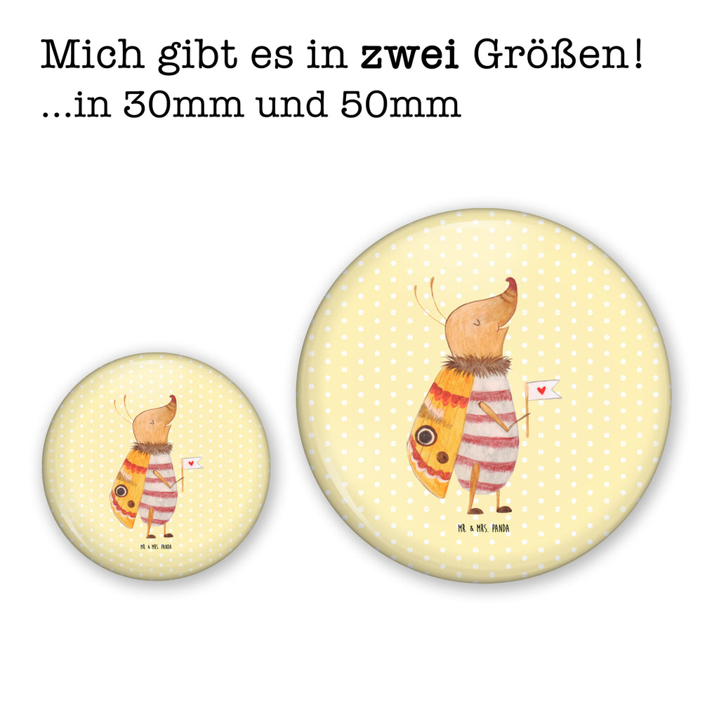 50mm Button Nachtfalter mit Fähnchen 50mm Button, Button, Pin, Anstecknadel, Tiermotive, Gute Laune, lustige Sprüche, Tiere, Nachtfalter, Käfer, Spruch lustig, Spruch witzig, süß, niedlich, Küche Deko, Was kostet die Welt