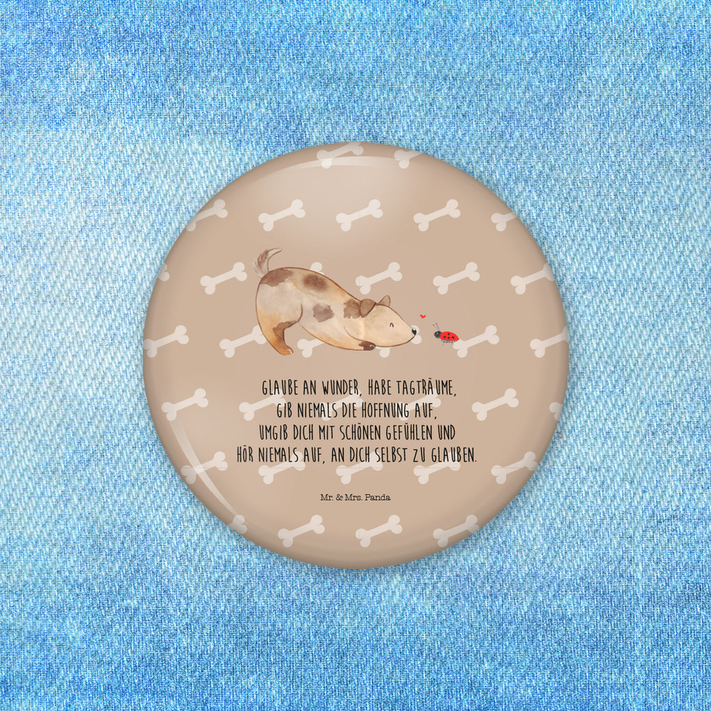 50mm Button Hund Marienkäfer 50mm Button, Button, Pin, Anstecknadel, Hund, Hundemotiv, Haustier, Hunderasse, Tierliebhaber, Hundebesitzer, Sprüche, Hunde, Hundespruch, Marienkäfer, Mischling, Mischlinghund