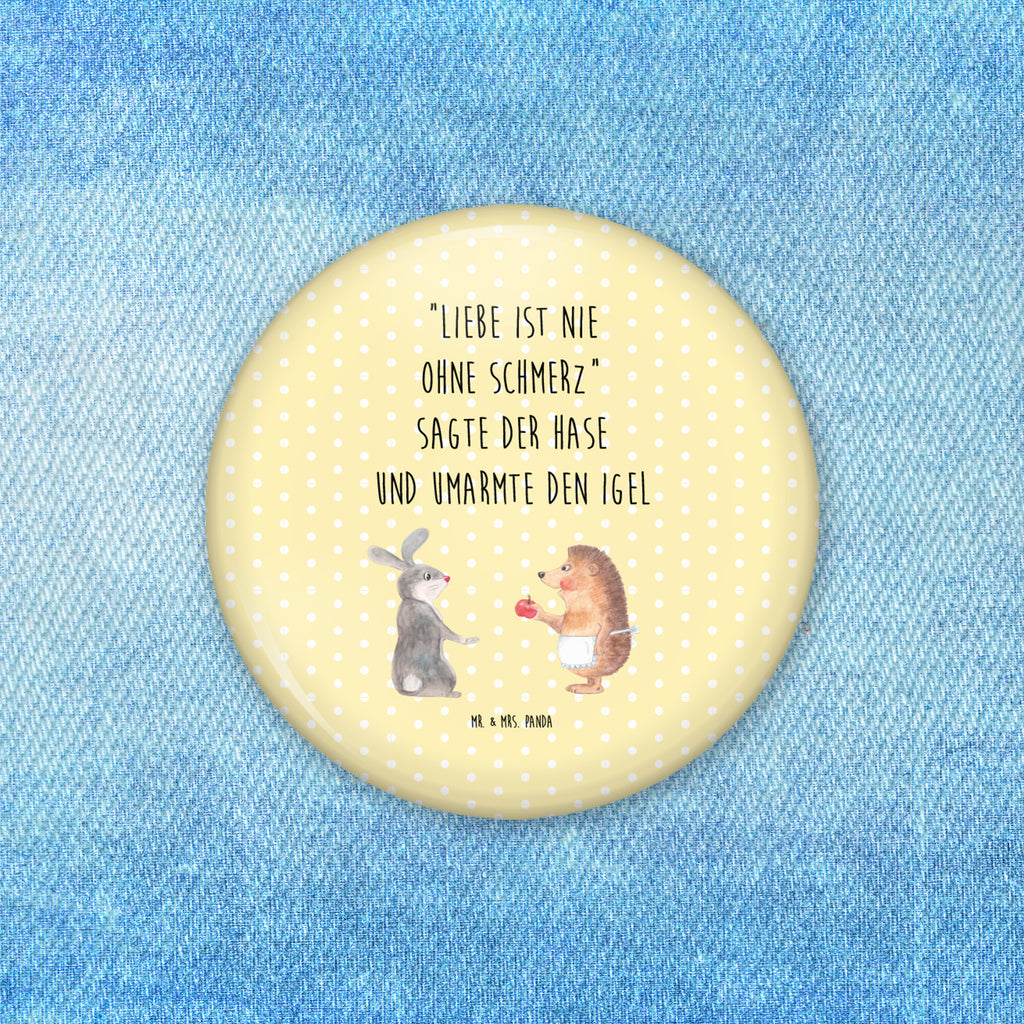 50mm Button Liebe ist nie ohne Schmerz 50mm Button, Button, Pin, Anstecknadel, Tiermotive, Gute Laune, lustige Sprüche, Tiere, Igel und Hase, Igel, Hase, Liebe Spruch, Liebeskummer Geschenk, Herzschmerz, Trösten, Trennungsschmerz, Spruch romantisch