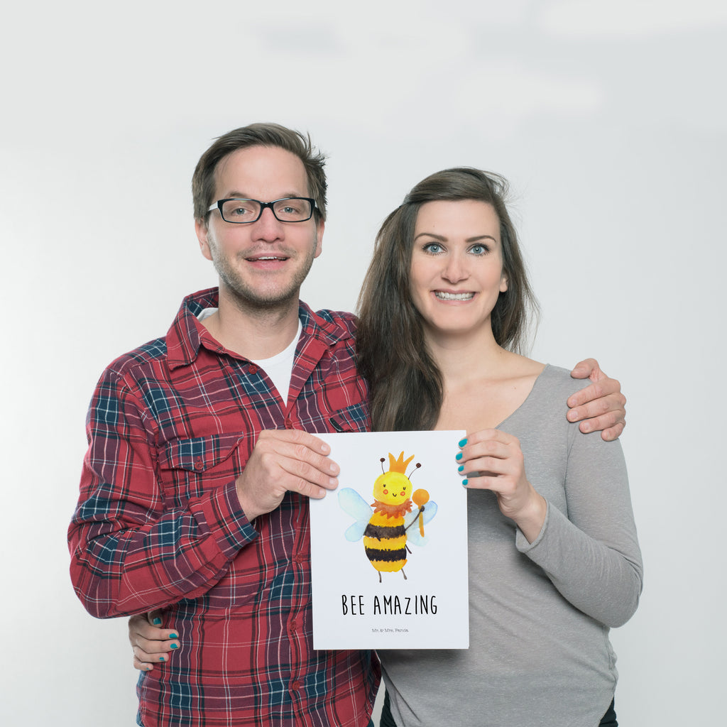 Poster Biene König Poster, Wandposter, Bild, Wanddeko, Küchenposter, Kinderposter, Wanddeko Bild, Raumdekoration, Wanddekoration, Handgemaltes Poster, Mr. & Mrs. Panda Poster, Designposter, Kunstdruck, Posterdruck, Biene, Wespe, Hummel