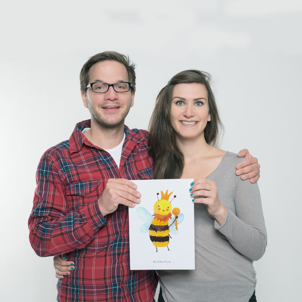 Poster Biene König Poster, Wandposter, Bild, Wanddeko, Küchenposter, Kinderposter, Wanddeko Bild, Raumdekoration, Wanddekoration, Handgemaltes Poster, Mr. & Mrs. Panda Poster, Designposter, Kunstdruck, Posterdruck, Biene, Wespe, Hummel