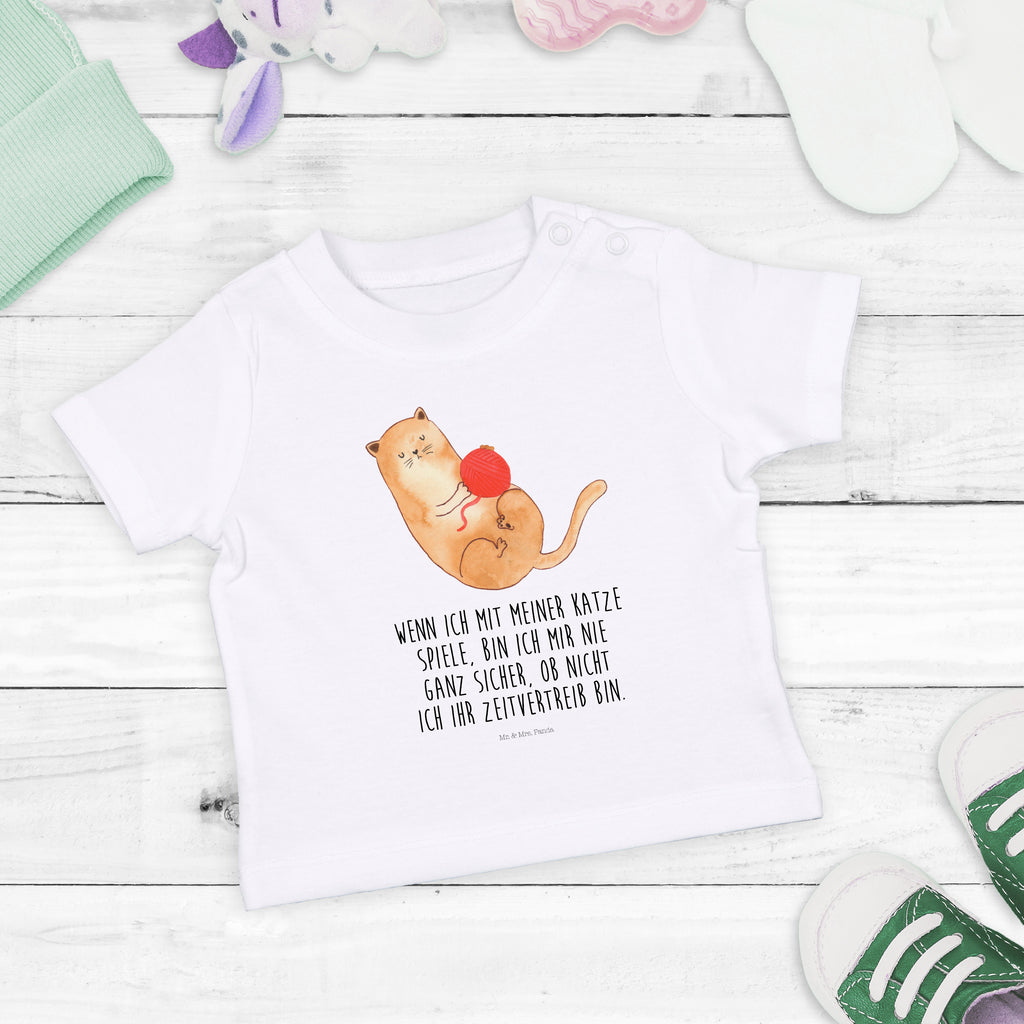 Organic Baby Shirt Katzen Wollknäul Baby T-Shirt, Jungen Baby T-Shirt, Mädchen Baby T-Shirt, Shirt, Katze, Katzenmotiv, Katzenfan, Katzendeko, Katzenfreund, Katzenliebhaber, Katzenprodukte, Katzenartikel, Katzenaccessoires, Katzensouvenirs, Katzenliebhaberprodukte, Katzenmotive, Katzen, Kater, Mietze, Cat, Cats, Katzenhalter, Katzenbesitzerin, Haustier, Wollknäuel, Wolle, Spielen, Spiel, verspielt
