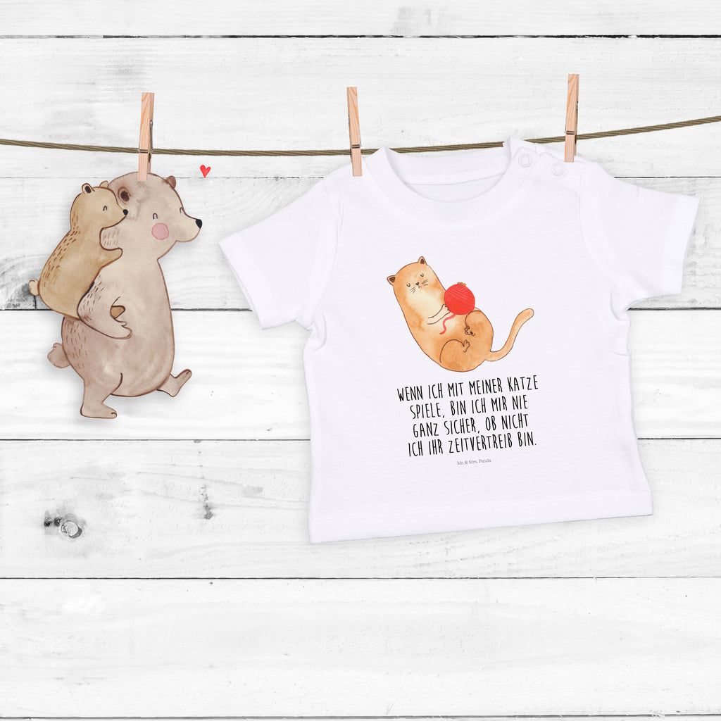 Organic Baby Shirt Katzen Wollknäul Baby T-Shirt, Jungen Baby T-Shirt, Mädchen Baby T-Shirt, Shirt, Katze, Katzenmotiv, Katzenfan, Katzendeko, Katzenfreund, Katzenliebhaber, Katzenprodukte, Katzenartikel, Katzenaccessoires, Katzensouvenirs, Katzenliebhaberprodukte, Katzenmotive, Katzen, Kater, Mietze, Cat, Cats, Katzenhalter, Katzenbesitzerin, Haustier, Wollknäuel, Wolle, Spielen, Spiel, verspielt