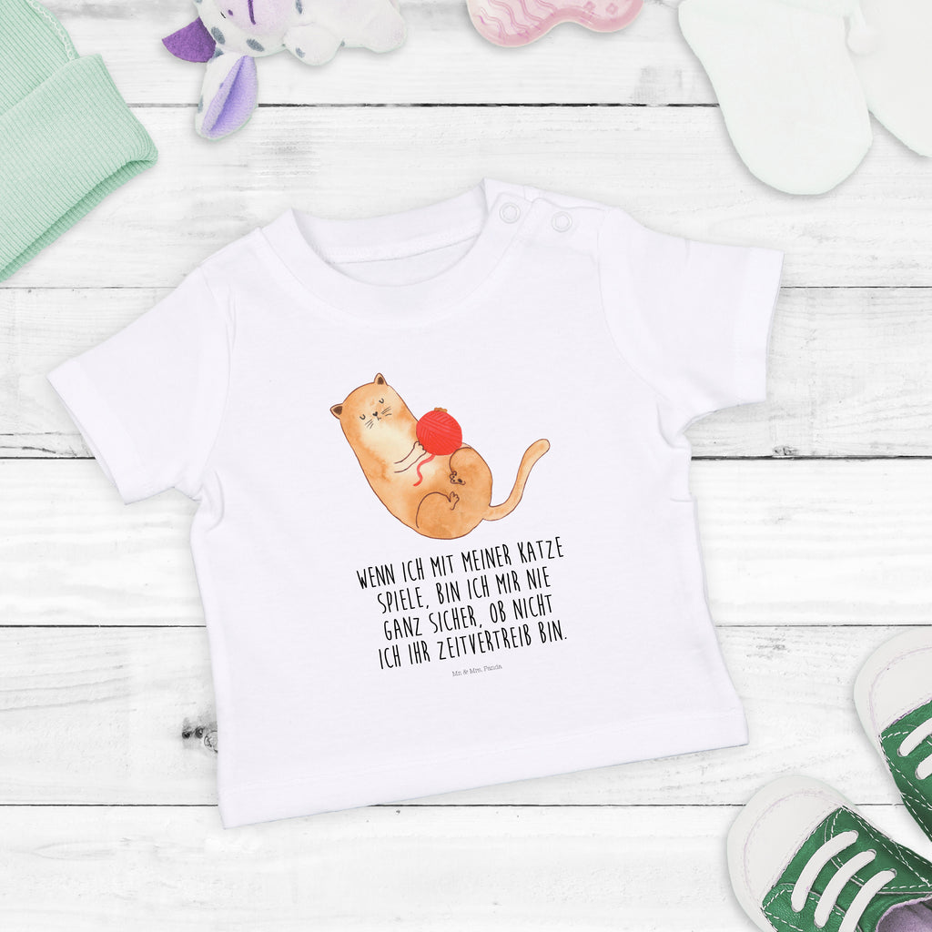 Organic Baby Shirt Katzen Wollknäul Baby T-Shirt, Jungen Baby T-Shirt, Mädchen Baby T-Shirt, Shirt, Katze, Katzenmotiv, Katzenfan, Katzendeko, Katzenfreund, Katzenliebhaber, Katzenprodukte, Katzenartikel, Katzenaccessoires, Katzensouvenirs, Katzenliebhaberprodukte, Katzenmotive, Katzen, Kater, Mietze, Cat, Cats, Katzenhalter, Katzenbesitzerin, Haustier, Wollknäuel, Wolle, Spielen, Spiel, verspielt