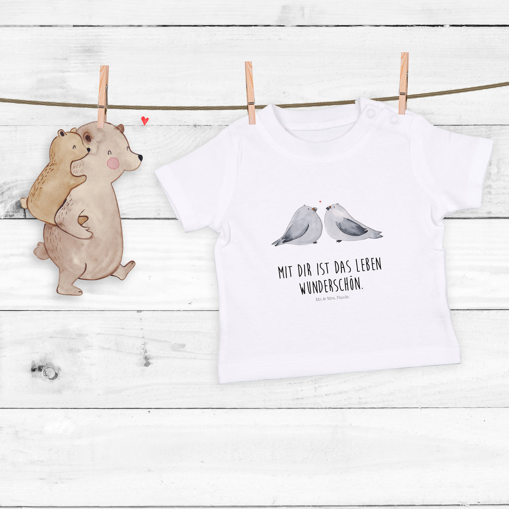 Organic Baby Shirt Turteltauben Liebe Baby T-Shirt, Jungen Baby T-Shirt, Mädchen Baby T-Shirt, Shirt, Liebe, Partner, Freund, Freundin, Ehemann, Ehefrau, Heiraten, Verlobung, Heiratsantrag, Liebesgeschenk, Jahrestag, Hocheitstag, Turteltauben, Turteltäubchen, Tauben, Verliebt, Verlobt, Verheiratet, Geschenk Freundin, Geschenk Freund, Liebesbeweis, Hochzeitstag, Geschenk Hochzeit