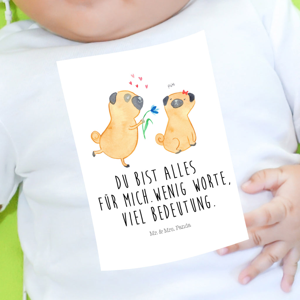 Organic Baby Shirt Mops verliebt Baby T-Shirt, Jungen Baby T-Shirt, Mädchen Baby T-Shirt, Shirt, Hund, Hundemotiv, Haustier, Hunderasse, Tierliebhaber, Hundebesitzer, Sprüche, Mops, Möpse, Hundeliebe, verliebt, Liebe, Liebesspruch. Verlobt, Geschenk Freund, Partner