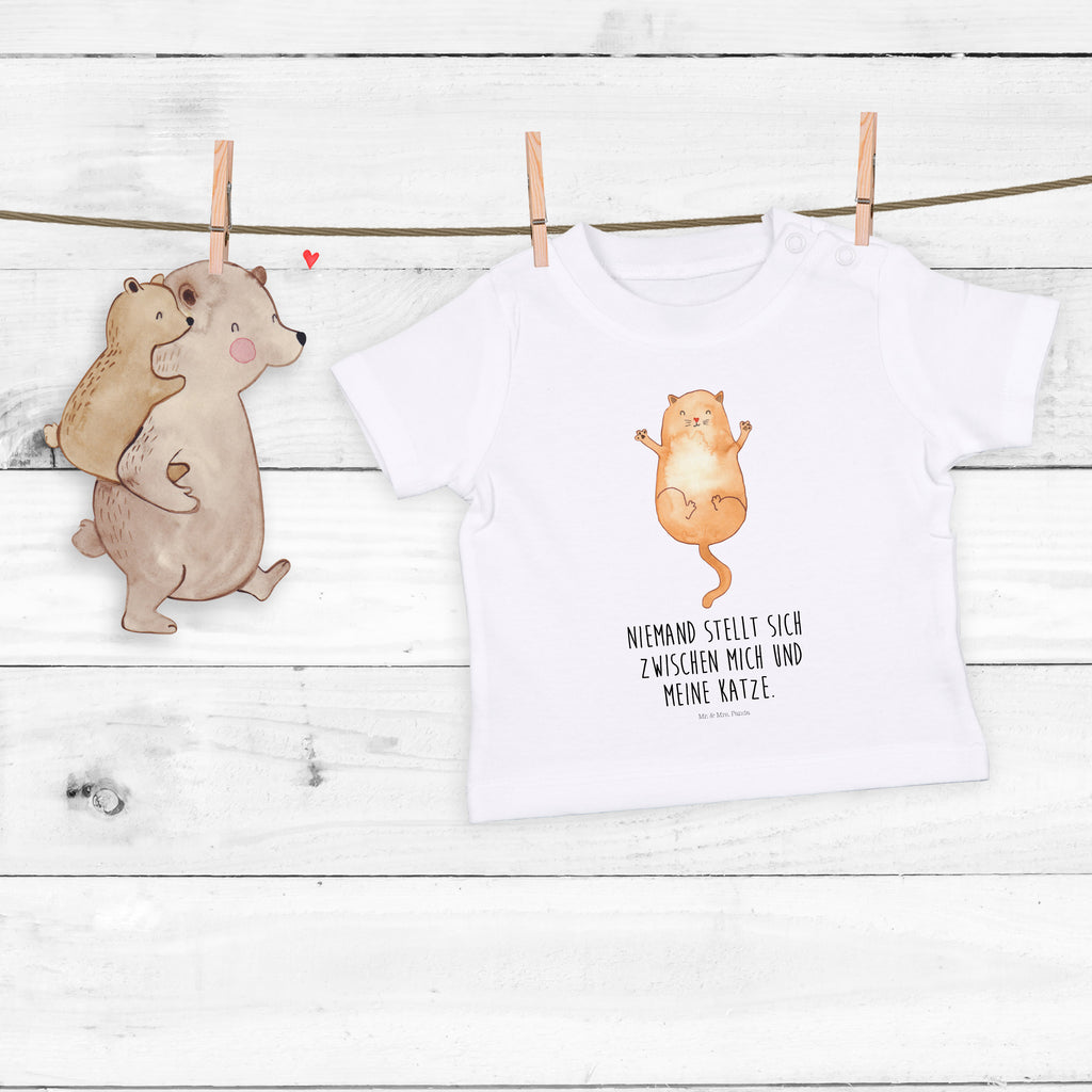 Organic Baby Shirt Katzen Umarmen Baby T-Shirt, Jungen Baby T-Shirt, Mädchen Baby T-Shirt, Shirt, Katze, Katzenmotiv, Katzenfan, Katzendeko, Katzenfreund, Katzenliebhaber, Katzenprodukte, Katzenartikel, Katzenaccessoires, Katzensouvenirs, Katzenliebhaberprodukte, Katzenmotive, Katzen, Kater, Mietze, Cat, Cats, Katzenhalter, Katzenbesitzerin, Haustier, Freundin, Freunde, beste Freunde, Liebe, Katzenliebe, Familie