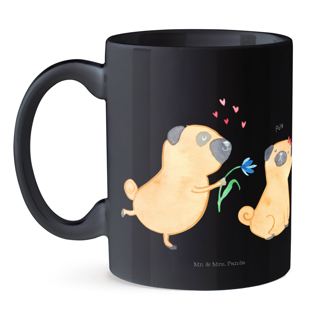 Tasse Mops verliebt  	Mops, Möpse, Hund, Hundeliebe, verliebt, Liebe, Liebesspruch. Verlobt, Geschenk Freund, Partner Becher, Kaffeetasse, Kaffeebecher, Tee, Frühstück, Büro  Hund, Hundemotiv, Haustier, Hunderasse, Tierliebhaber, Hundebesitzer, Sprüche