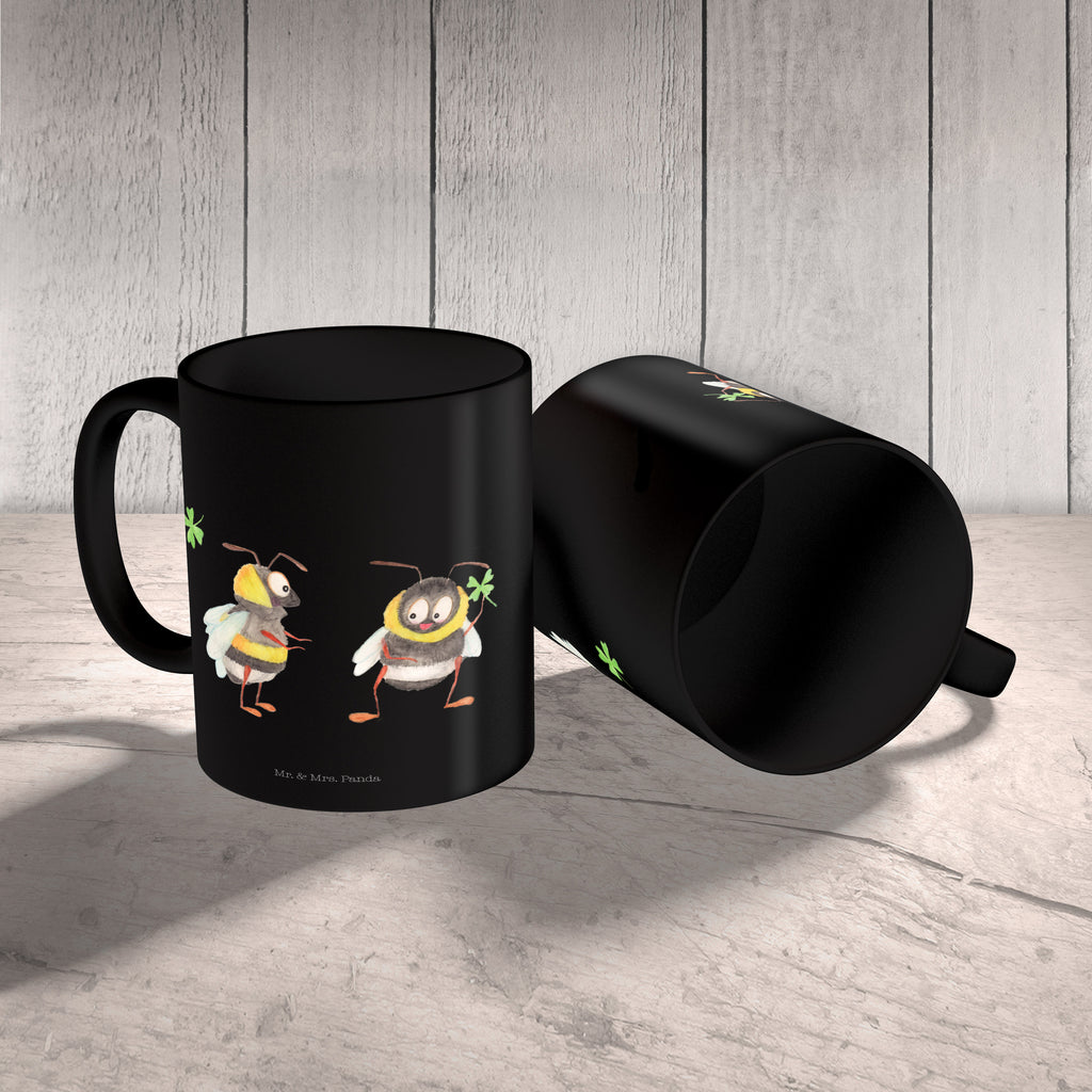 Tasse Hummeln mit Kleeblatt Hummel, Biene, Spruch positiv, Biene Deko, Spruch schön, glücklich sein, glücklich werden, Spruch fröhlich Becher, Kaffeetasse, Kaffeebecher, Tee, Frühstück, Büro  süße Tiermotive, gute Laune, lustige Sprüche, Tiere