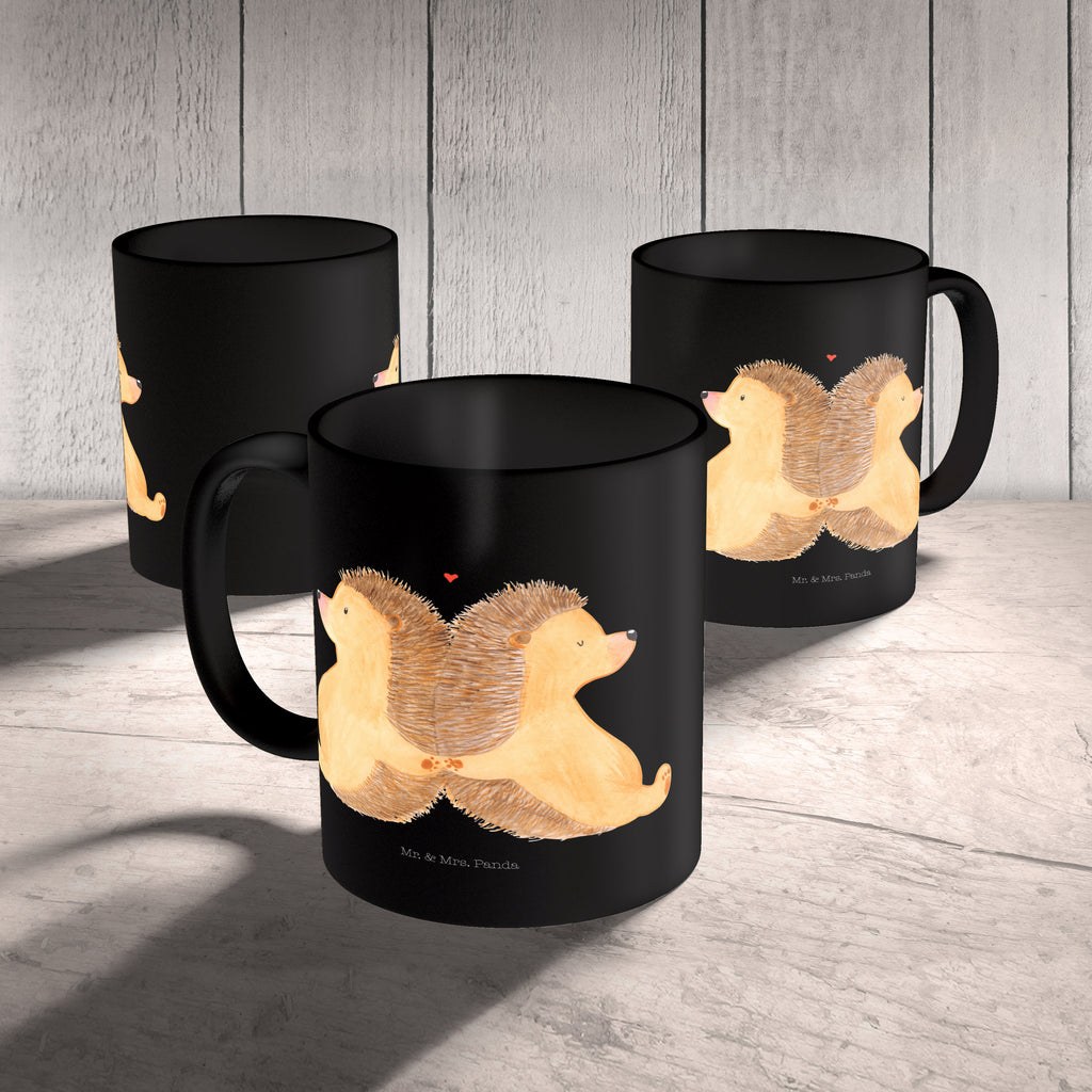 Tasse Igel händchenhaltend Igel, Igelliebe, Hand in Hand, Liebesbeweis, große Liebe, Liebesbotschaft, Liebesbeweis, Jahrestag, Verlobung, Hochzeit, Lieblingsmensch, Gemeinsamkeit, Love, Geschenk für zwei, Liebesgeschenk Becher, Kaffeetasse, Kaffeebecher, Tee, Frühstück, Büro  Liebe,  Partner, Freund, Freundin, Ehemann, Ehefrau, Heiraten, Verlobung, Heiratsantrag, Liebesgeschenk, Jahrestag, Hocheitstag