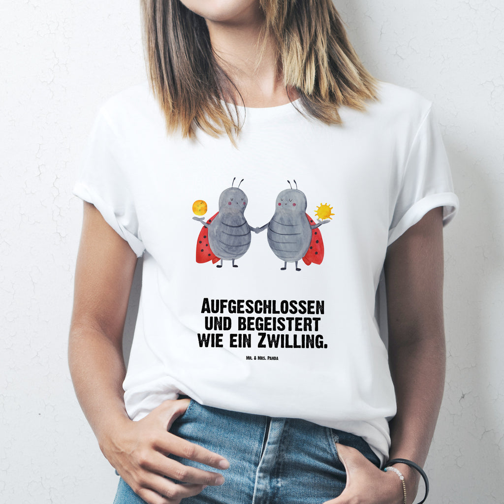 Größe L T-Shirt Sternzeichen Zwilling T-Shirt, Shirt, Tshirt, Lustiges T-Shirt, T-Shirt mit Spruch, Party, Junggesellenabschied, Jubiläum, Geburstag, Herrn, Damen, Männer, Frauen, Schlafshirt, Nachthemd, Sprüche, Tierkreiszeichen, Sternzeichen, Horoskop, Astrologie, Aszendent, Zwillinge, Zwilling Geschenk, Zwilling Sternzeichen, Geburtstag Mai, Geschenk Mai, Geschenk Juni, Marienkäfer, Glückskäfer, Zwillingsbruder, Zwillingsschwester