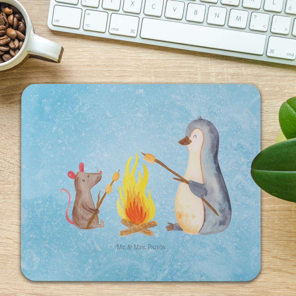 Mauspad Pinguin Lagerfeuer Mousepad, Computer zubehör, Büroausstattung, PC Zubehör, Arbeitszimmer, Mauspad, Einzigartiges Mauspad, Designer Mauspad, Pinguin, Maus, Pinguine, Lagerfeuer, Leben, Arbeit, Job, Motivation, Büro, Büroalltag, Lebensspruch, Lebensmotivation, Neustart, Liebe, grillen, Feuer, Marshmallows