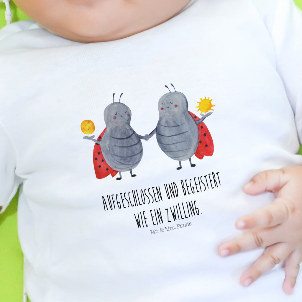 18-24 Monate Baby Longsleeve Sternzeichen Zwilling Mädchen, Jungen, Baby, Langarm, Bio, Kleidung, Longsleeve, Tierkreiszeichen, Sternzeichen, Horoskop, Astrologie, Aszendent, Zwillinge, Zwilling Geschenk, Zwilling Sternzeichen, Geburtstag Mai, Geschenk Mai, Geschenk Juni, Marienkäfer, Glückskäfer, Zwillingsbruder, Zwillingsschwester