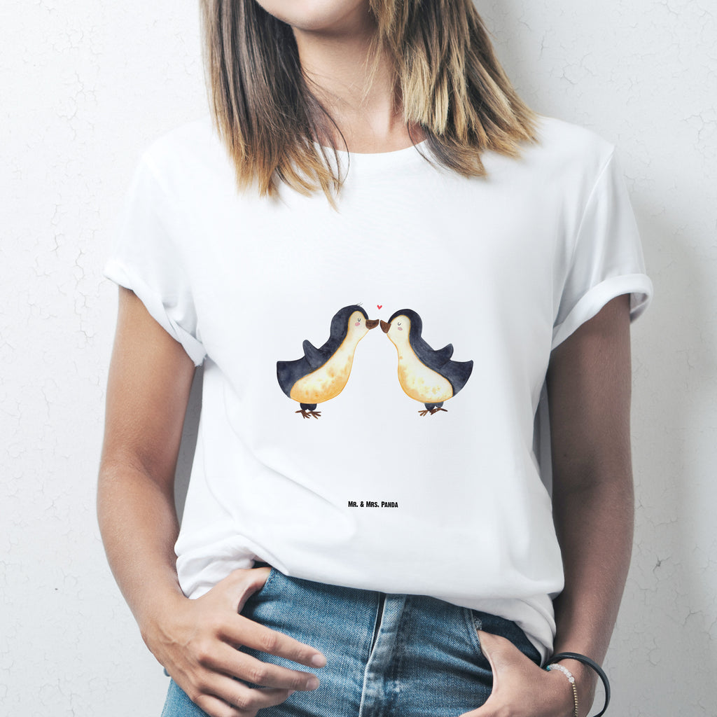 Größe XXL T-Shirt Pinguin Liebe T-Shirt, Shirt, Tshirt, Lustiges T-Shirt, T-Shirt mit Spruch, Party, Junggesellenabschied, Jubiläum, Geburstag, Herrn, Damen, Männer, Frauen, Schlafshirt, Nachthemd, Sprüche, Liebe, Partner, Freund, Freundin, Ehemann, Ehefrau, Heiraten, Verlobung, Heiratsantrag, Liebesgeschenk, Jahrestag, Hocheitstag, Pinguin, Pinguine, Pinguin Paar, Pinguinpaar, Pinguin Liebe, Paar, Pärchen. Liebespaar, Liebesbeweis, Liebesspruch, Hochzeitstag, Geschenk Freund, Geschenk Freundin, Verlobte, Verlobter, Love, Geschenk Hochzeitstag, Geschenkidee, Hochzeit, Gastgeschenk