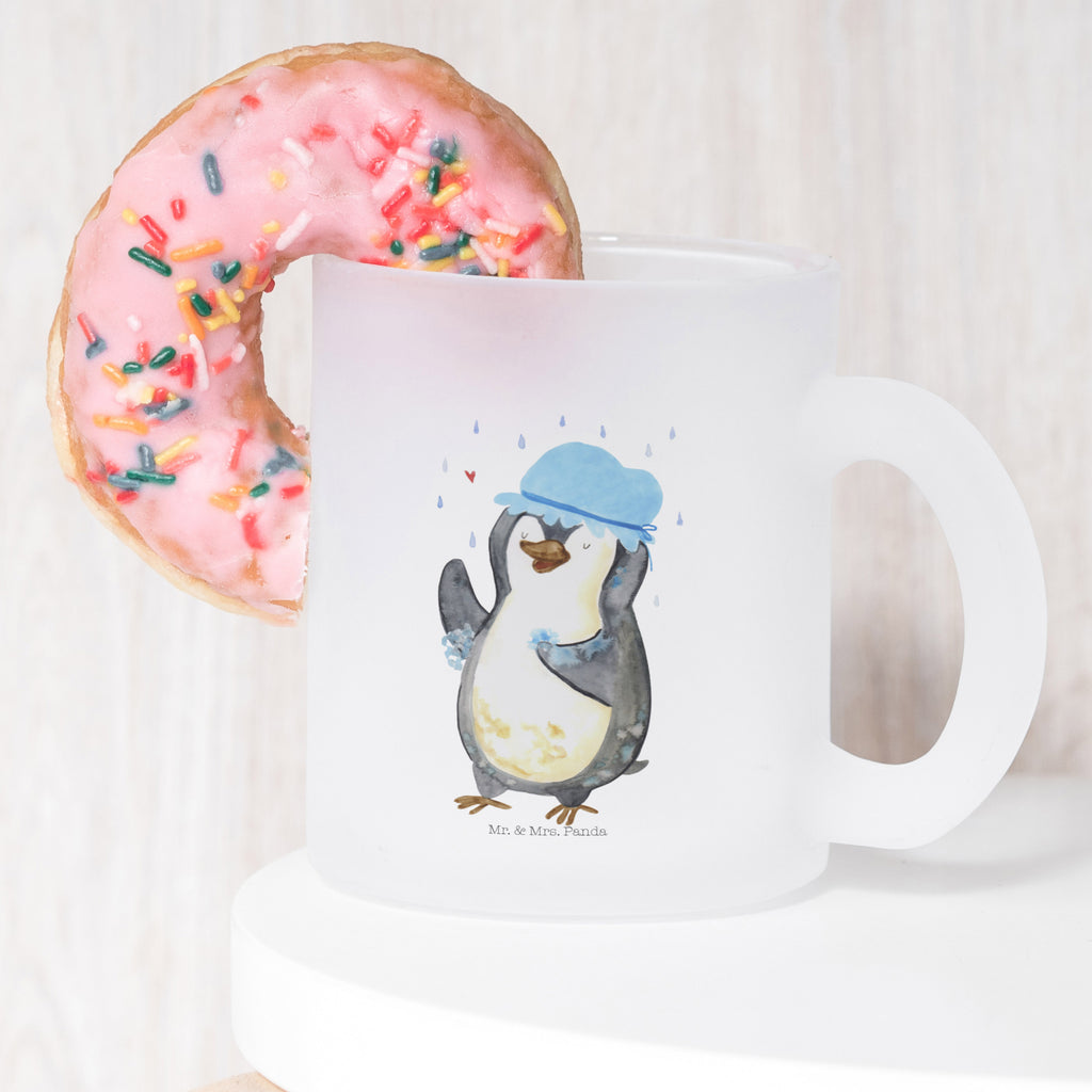 Teetasse Pinguin duscht Teetasse, Teeglas, Teebecher, Tasse mit Henkel, Tasse, Glas Teetasse, Teetasse aus Glas, Pinguin, Pinguine, Dusche, duschen, Lebensmotto, Motivation, Neustart, Neuanfang, glücklich sein