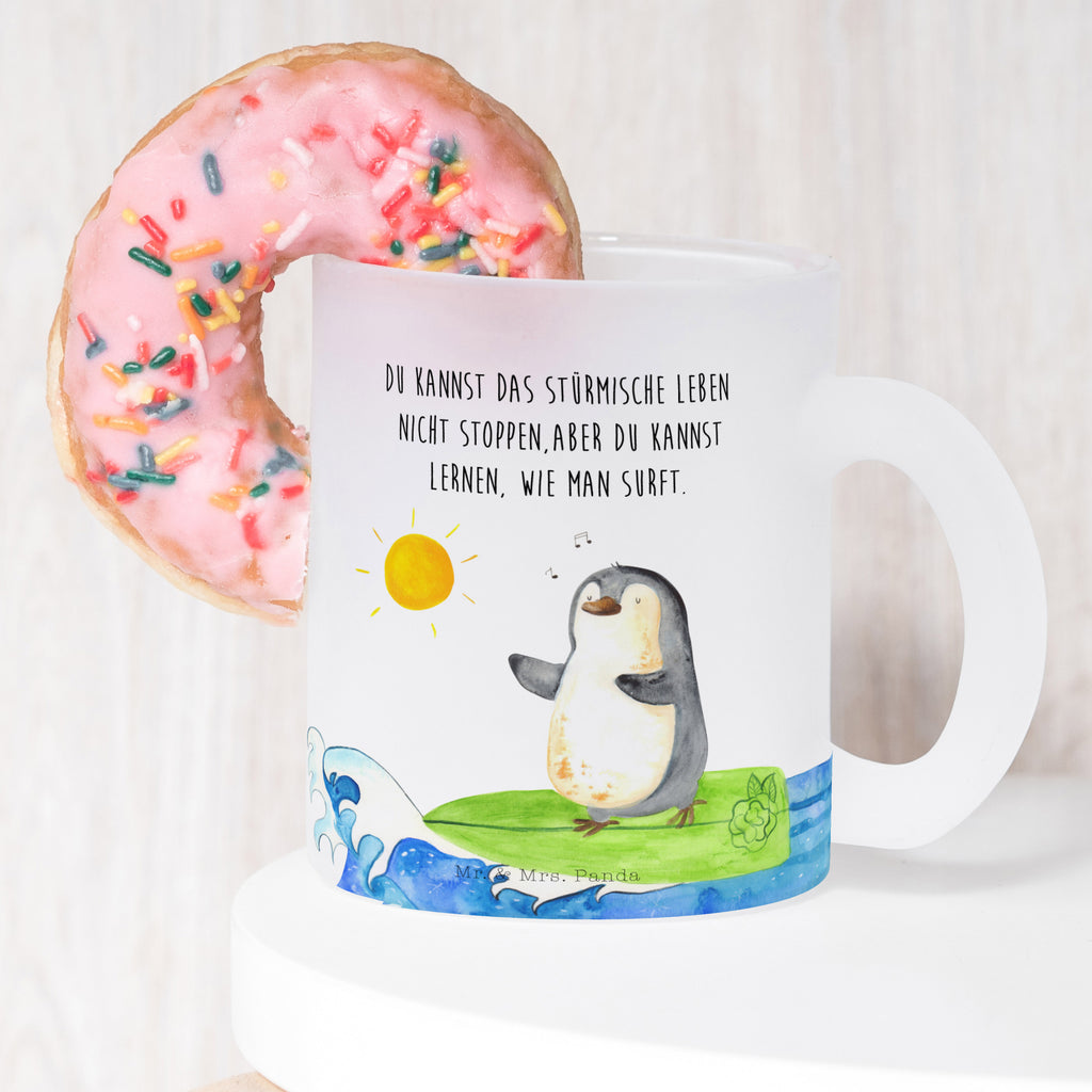 Teetasse Pinguin Surfer Teetasse, Teeglas, Teebecher, Tasse mit Henkel, Tasse, Glas Teetasse, Teetasse aus Glas, Pinguin, Pinguine, surfen, Surfer, Hawaii, Urlaub, Wellen, Wellen reiten, Portugal