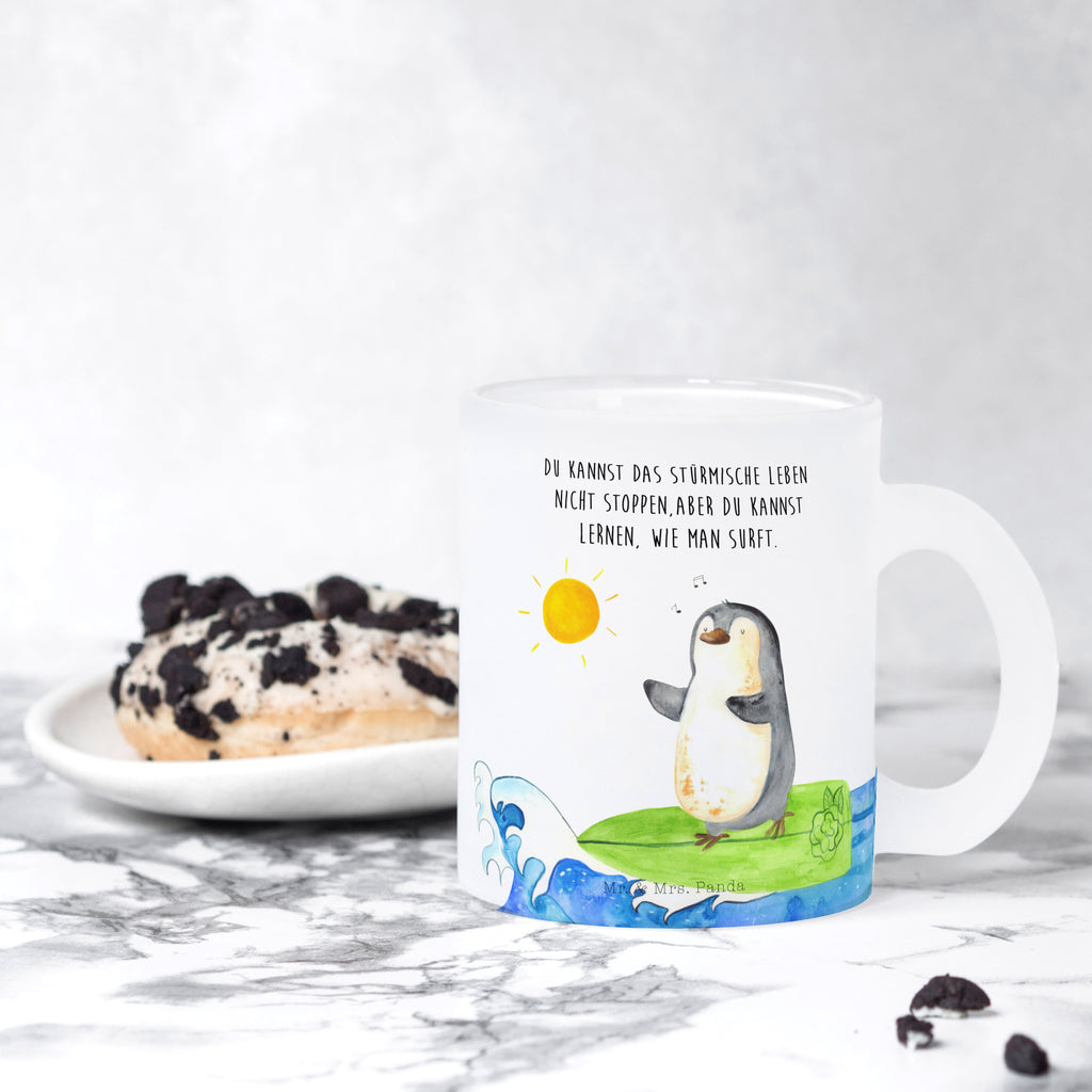 Teetasse Pinguin Surfer Teetasse, Teeglas, Teebecher, Tasse mit Henkel, Tasse, Glas Teetasse, Teetasse aus Glas, Pinguin, Pinguine, surfen, Surfer, Hawaii, Urlaub, Wellen, Wellen reiten, Portugal
