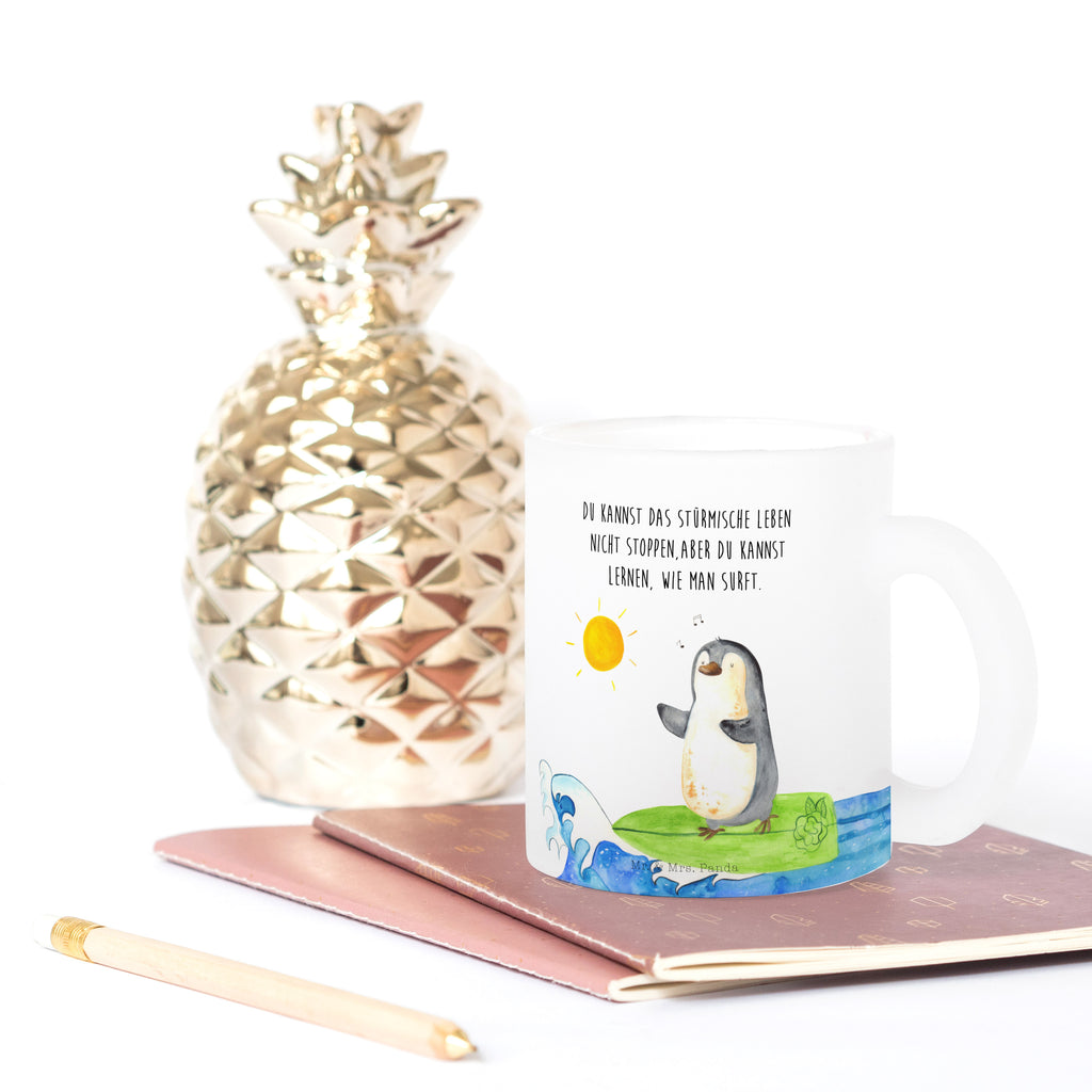 Teetasse Pinguin Surfer Teetasse, Teeglas, Teebecher, Tasse mit Henkel, Tasse, Glas Teetasse, Teetasse aus Glas, Pinguin, Pinguine, surfen, Surfer, Hawaii, Urlaub, Wellen, Wellen reiten, Portugal