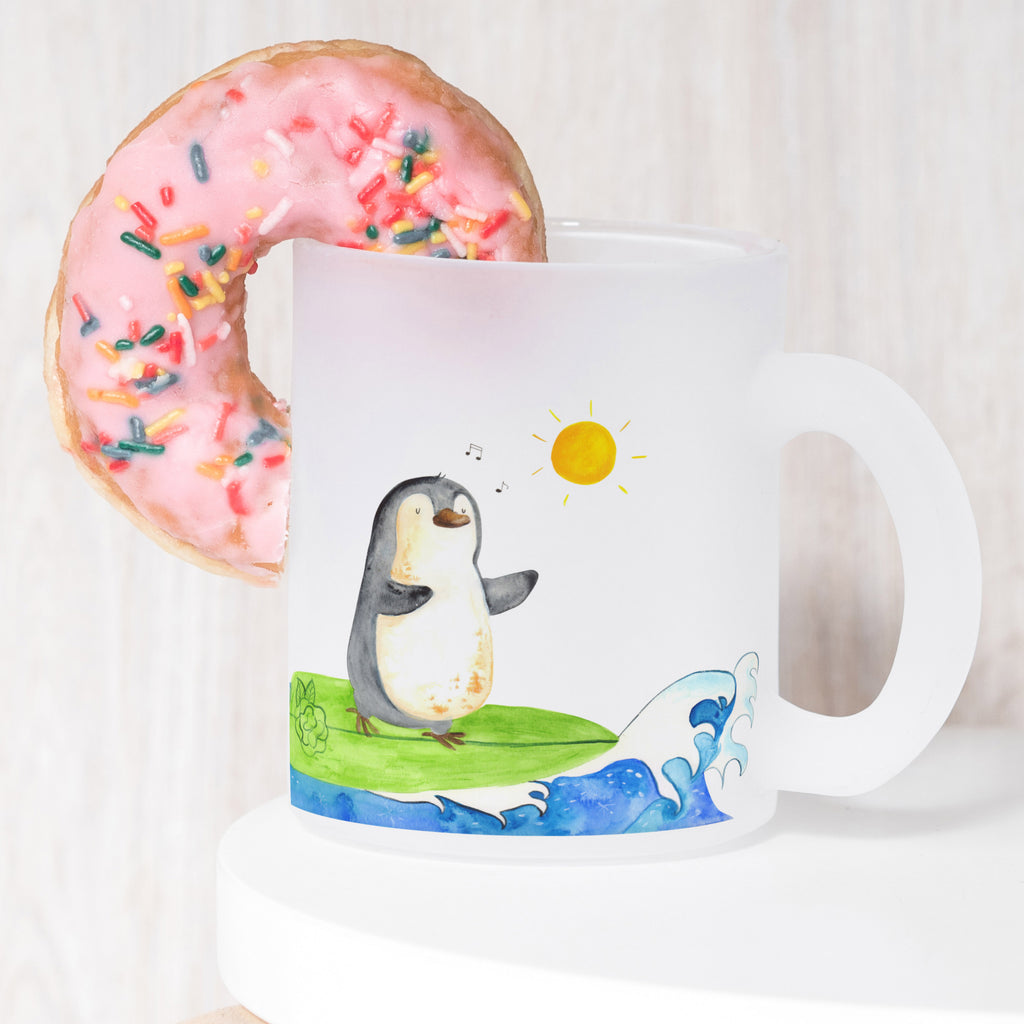 Teetasse Pinguin Surfer Teetasse, Teeglas, Teebecher, Tasse mit Henkel, Tasse, Glas Teetasse, Teetasse aus Glas, Pinguin, Pinguine, surfen, Surfer, Hawaii, Urlaub, Wellen, Wellen reiten, Portugal