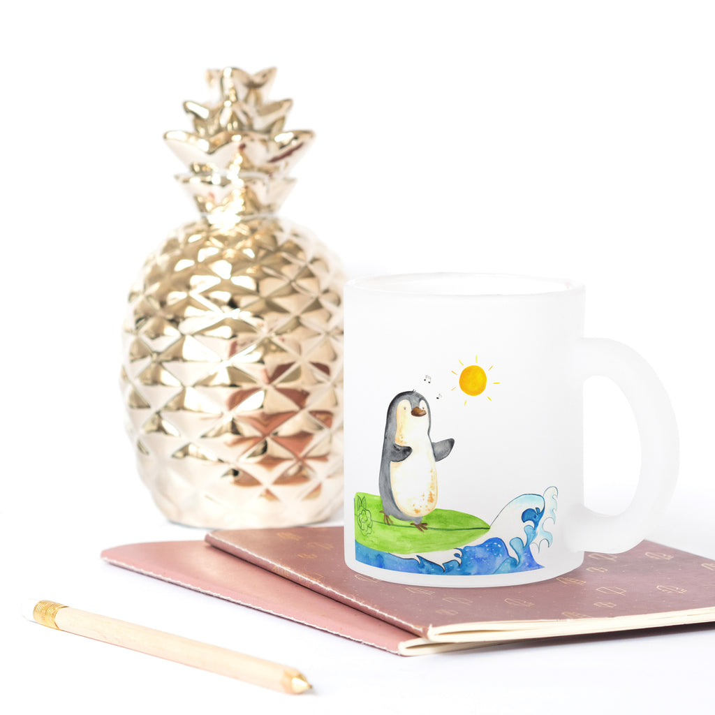 Teetasse Pinguin Surfer Teetasse, Teeglas, Teebecher, Tasse mit Henkel, Tasse, Glas Teetasse, Teetasse aus Glas, Pinguin, Pinguine, surfen, Surfer, Hawaii, Urlaub, Wellen, Wellen reiten, Portugal