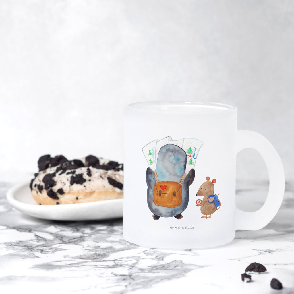 Teetasse Pinguin & Maus Wanderer Teetasse, Teeglas, Teebecher, Tasse mit Henkel, Tasse, Glas Teetasse, Teetasse aus Glas, Pinguin, Pinguine, Abenteurer, Abenteuer, Roadtrip, Ausflug, Wanderlust, wandern
