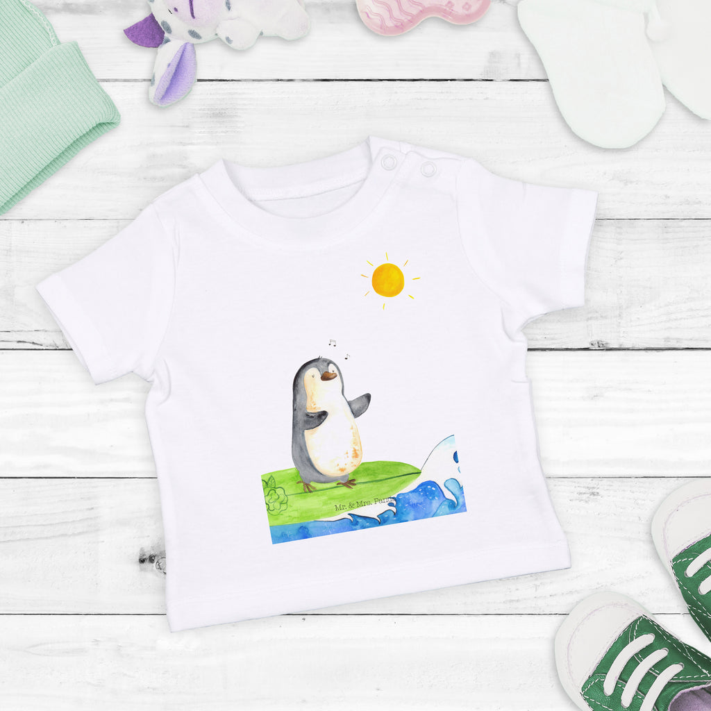 Organic Baby Shirt Pinguin Surfer Baby T-Shirt, Jungen Baby T-Shirt, Mädchen Baby T-Shirt, Shirt, Pinguin, Pinguine, surfen, Surfer, Hawaii, Urlaub, Wellen, Wellen reiten, Portugal