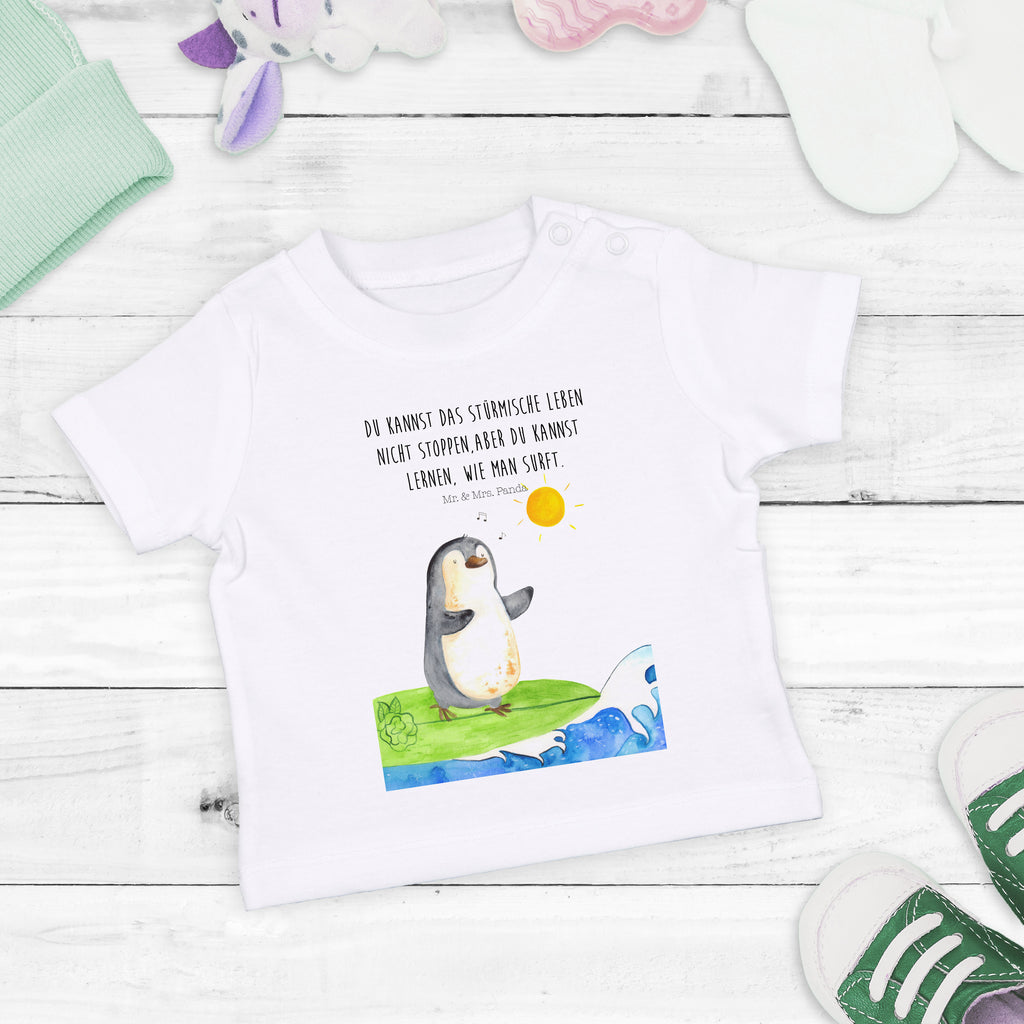 Organic Baby Shirt Pinguin Surfer Baby T-Shirt, Jungen Baby T-Shirt, Mädchen Baby T-Shirt, Shirt, Pinguin, Pinguine, surfen, Surfer, Hawaii, Urlaub, Wellen, Wellen reiten, Portugal