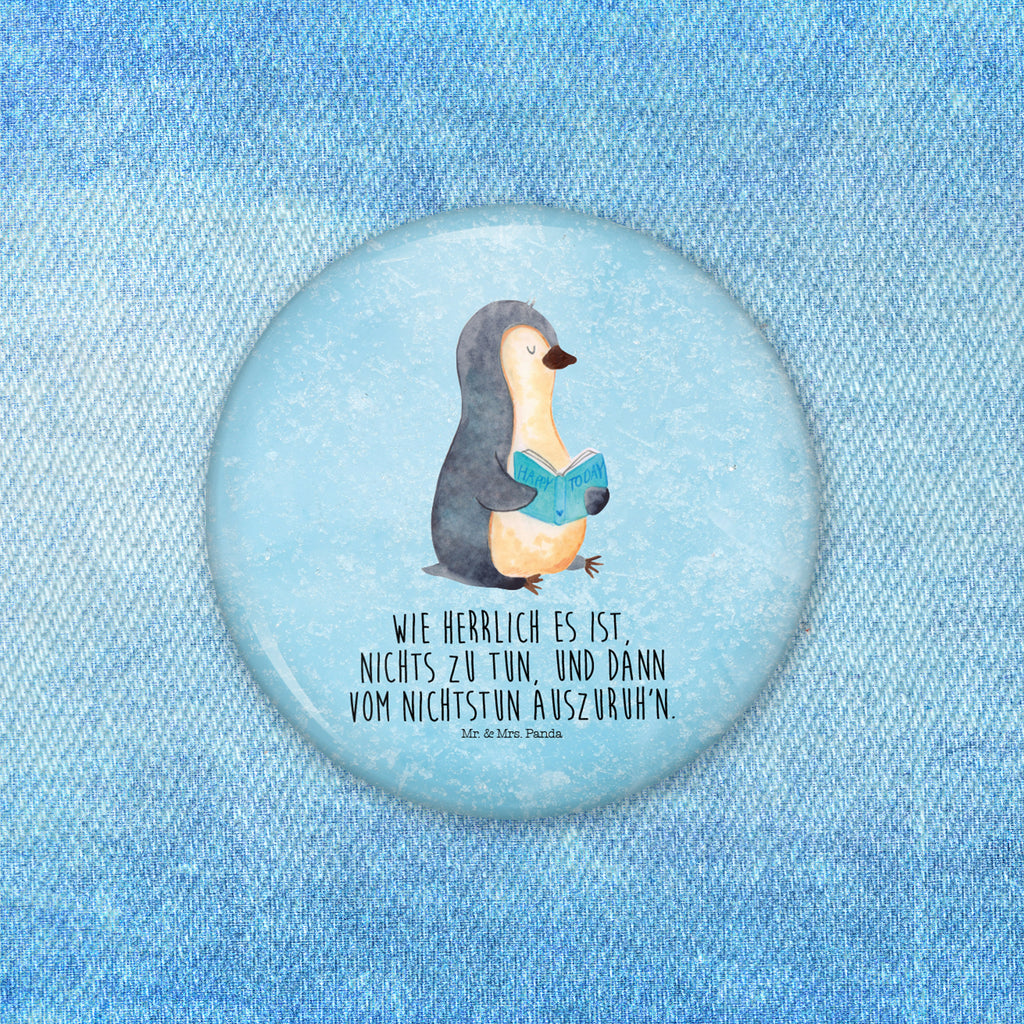 50mm Button Pinguin Buch 50mm Button, Button, Pin, Anstecknadel, Pinguin, Pinguine, Buch, Lesen, Bücherwurm, Nichtstun, Faulenzen, Ferien, Urlaub, Freizeit