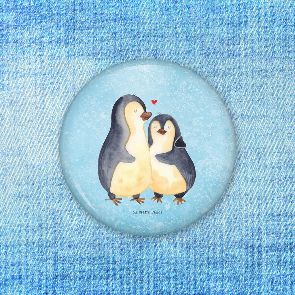 50mm Button Pinguin umarmend 50mm Button, Button, Pin, Anstecknadel, Pinguin, Liebe, Liebespaar, Liebesbeweis, Liebesgeschenk, Verlobung, Jahrestag, Hochzeitstag, Hochzeit, Hochzeitsgeschenk