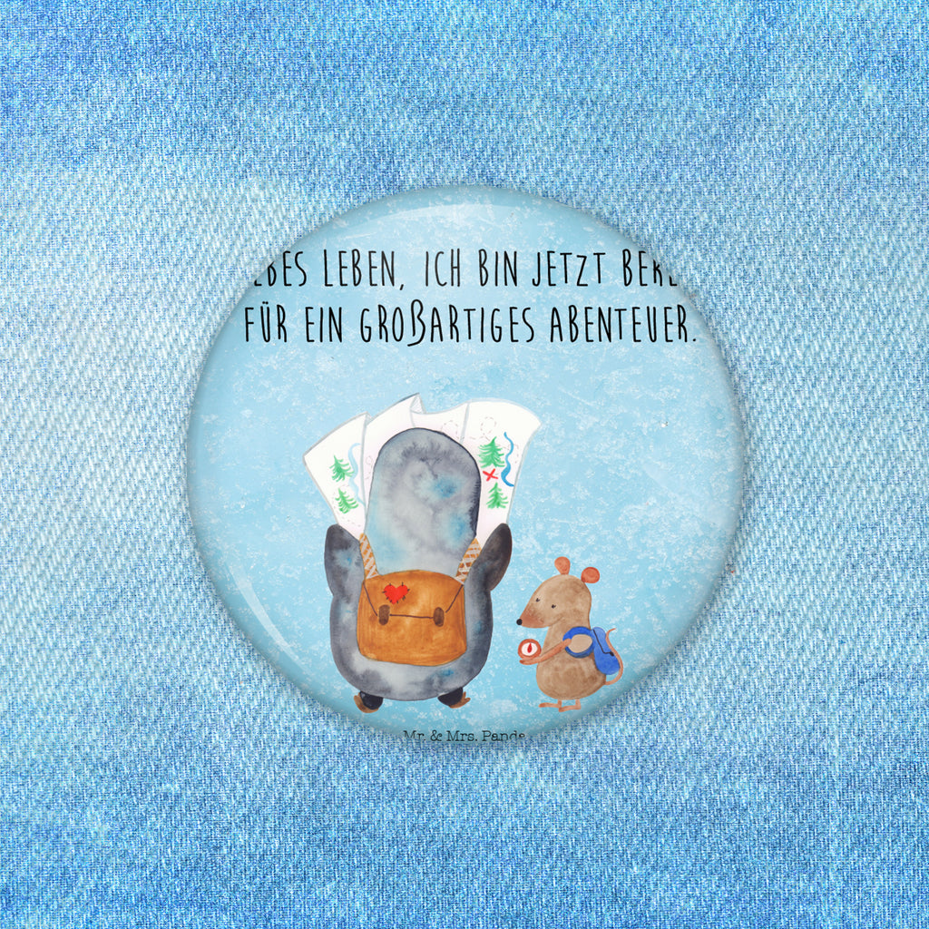 50mm Button Pinguin & Maus Wanderer 50mm Button, Button, Pin, Anstecknadel, Pinguin, Pinguine, Abenteurer, Abenteuer, Roadtrip, Ausflug, Wanderlust, wandern